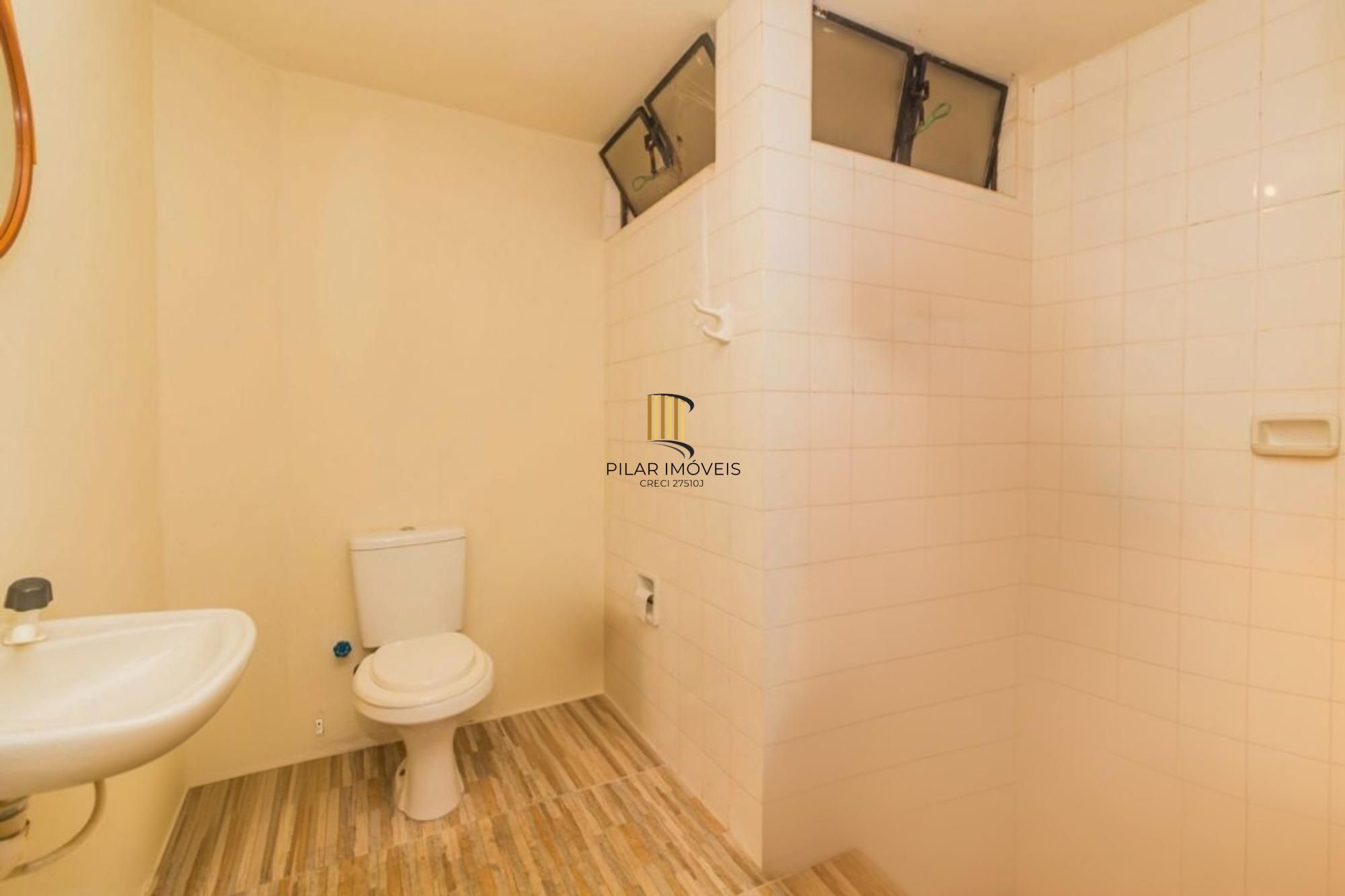 Casa com 255 metros privativos e pátio com piscina no Bairro Higienópolis