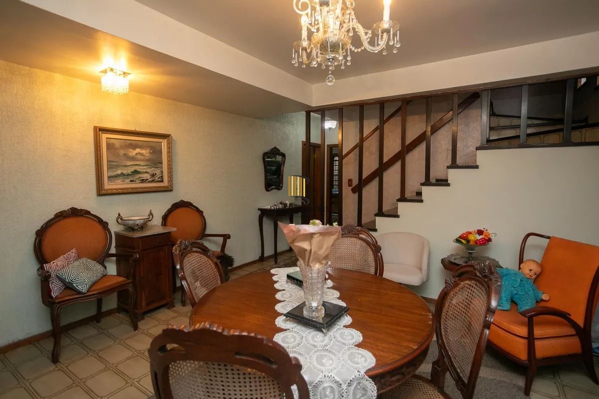 Casa à venda com 280m², 4 quartos e 2 vagas no bairro Auxiliadora