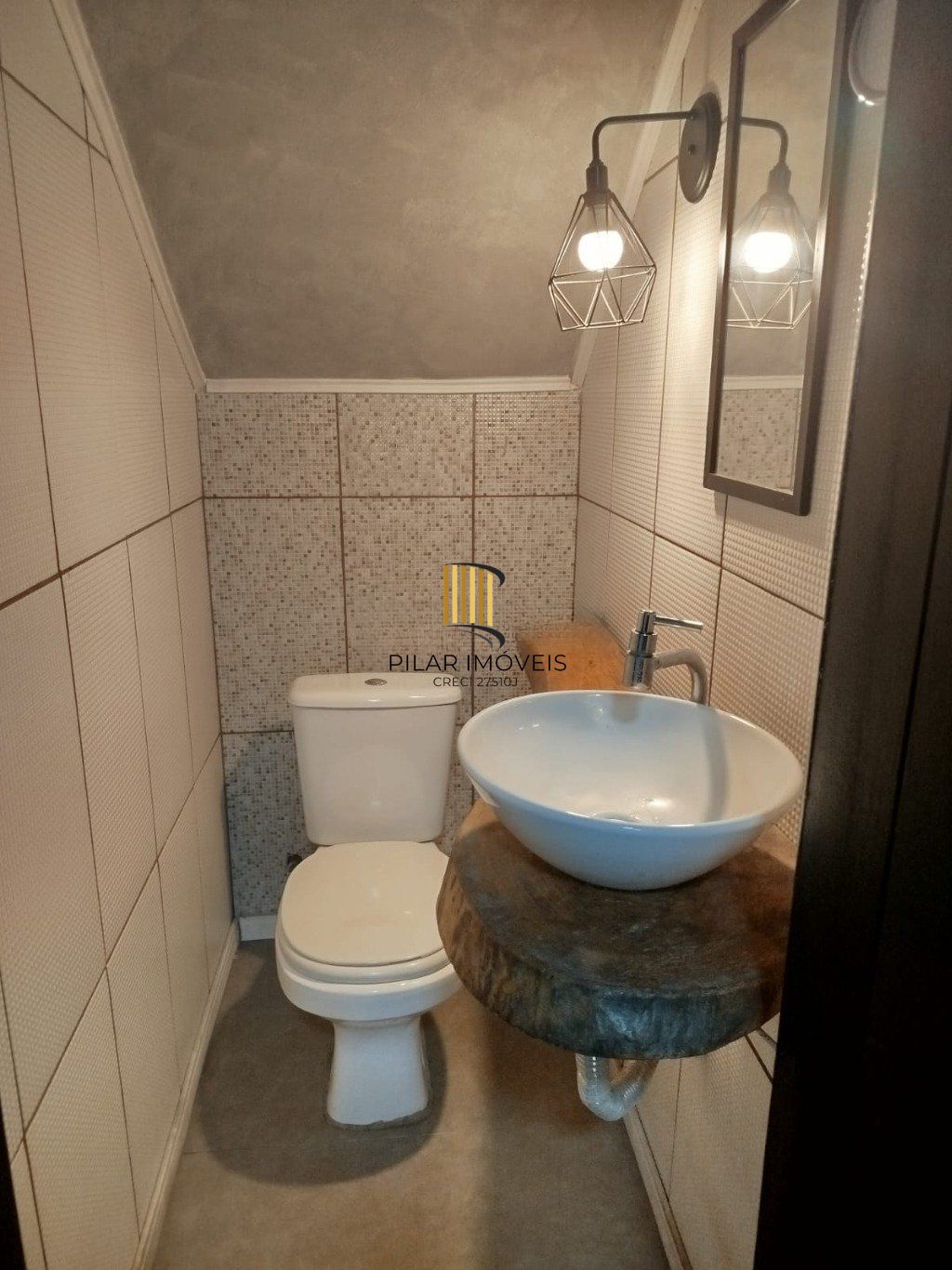 Casa com 156m², 4 dormitórios, 3 vagas no Ecoville.