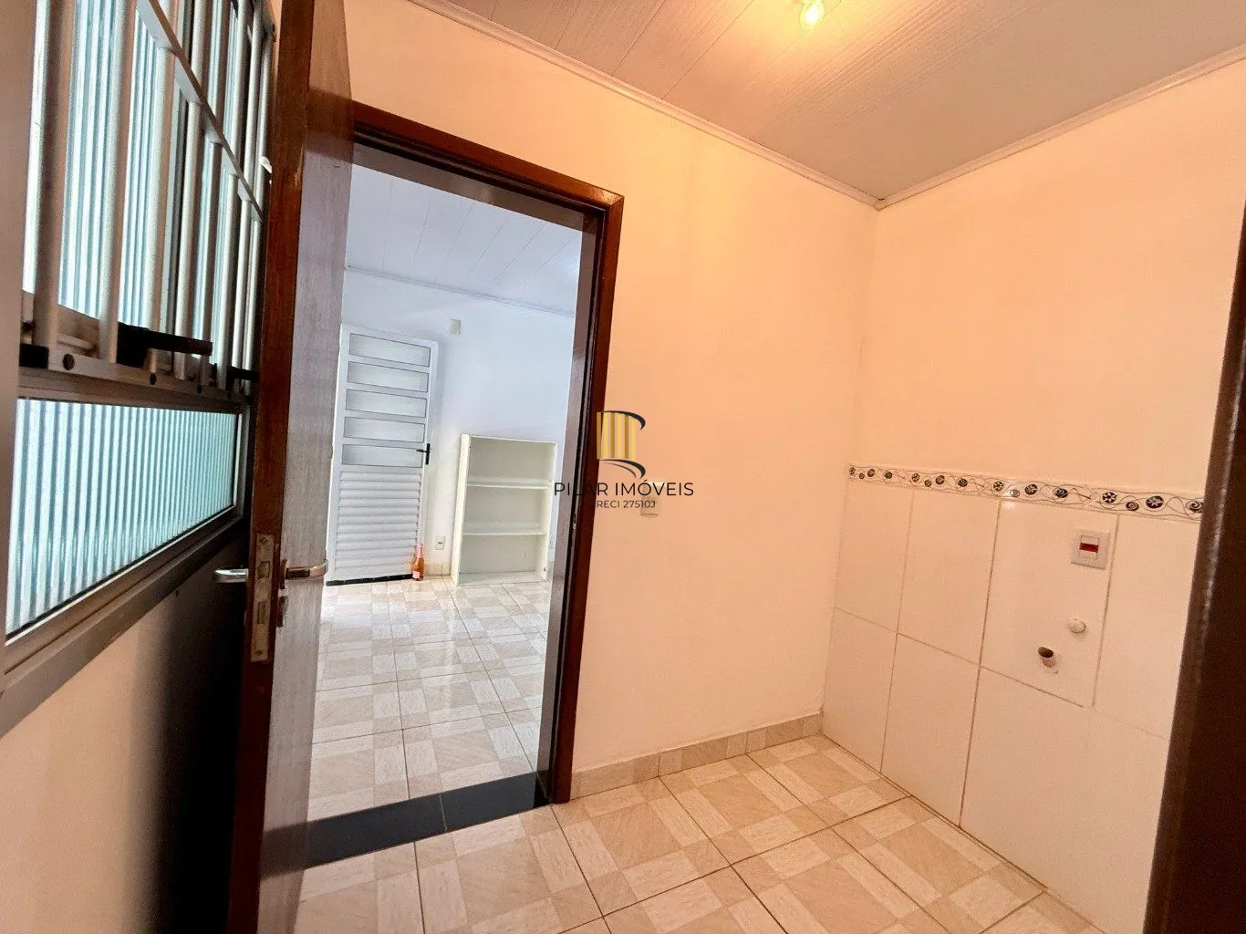 Casa de 4 dormitórios e 3 vagas de garagem em Canoas.