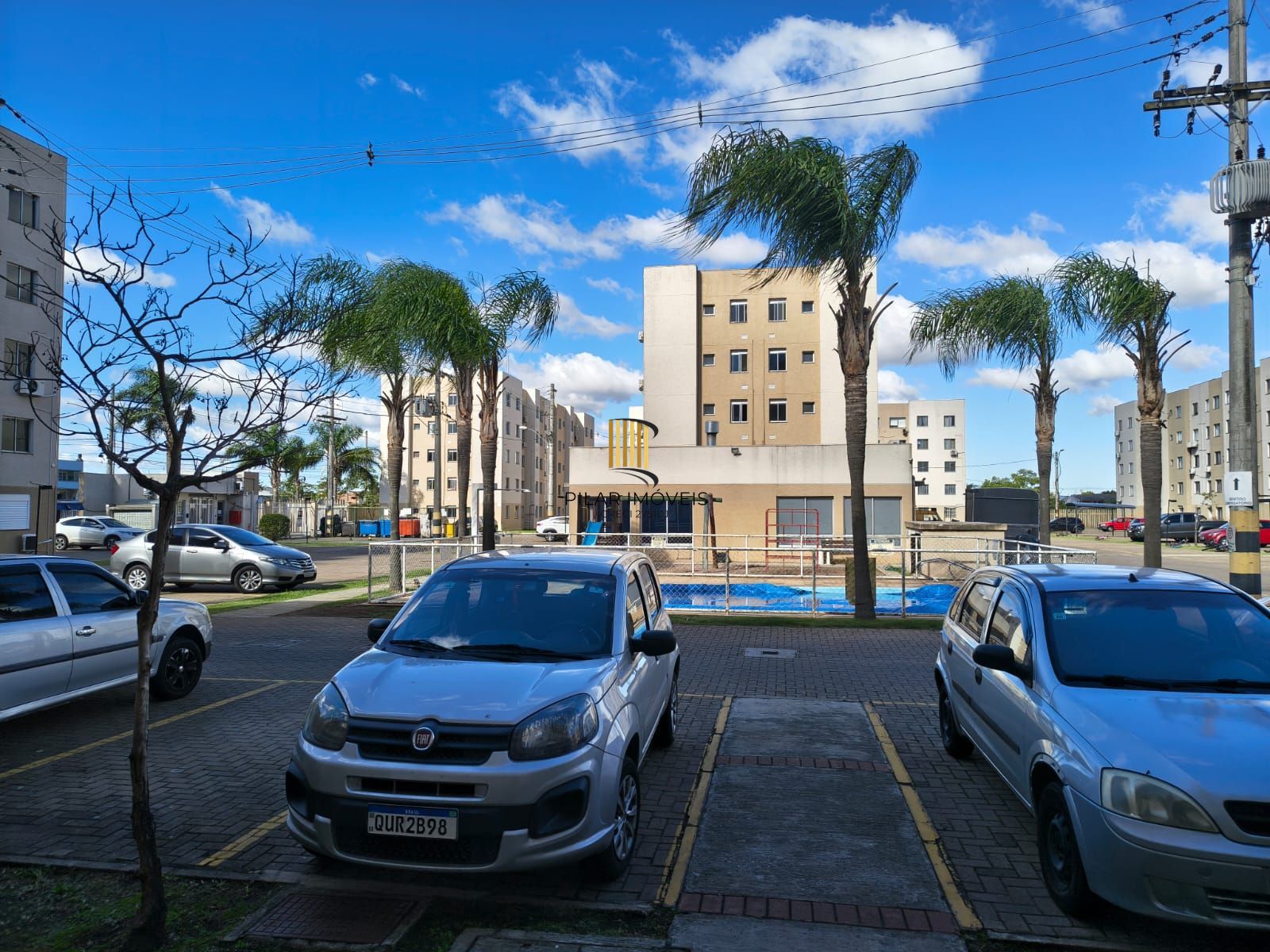 Apartamento Térreo, 2 quartos, vaga, piscina e portaria 24hr no bairro Sarandi.