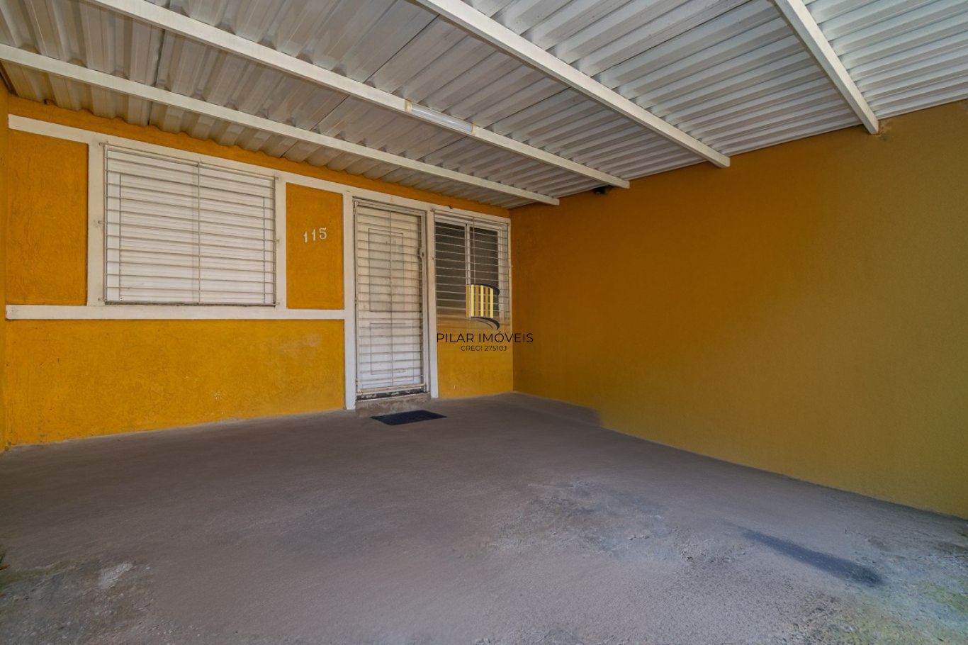 Casa de 2 dormitórios e 2 vagas de garagem em Cachoeirinha. - Pilar Imóveis