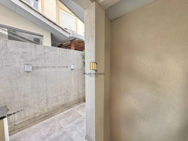 Casa em condomínio com 3 quartos e 2 vagas de garagem em Canoas.