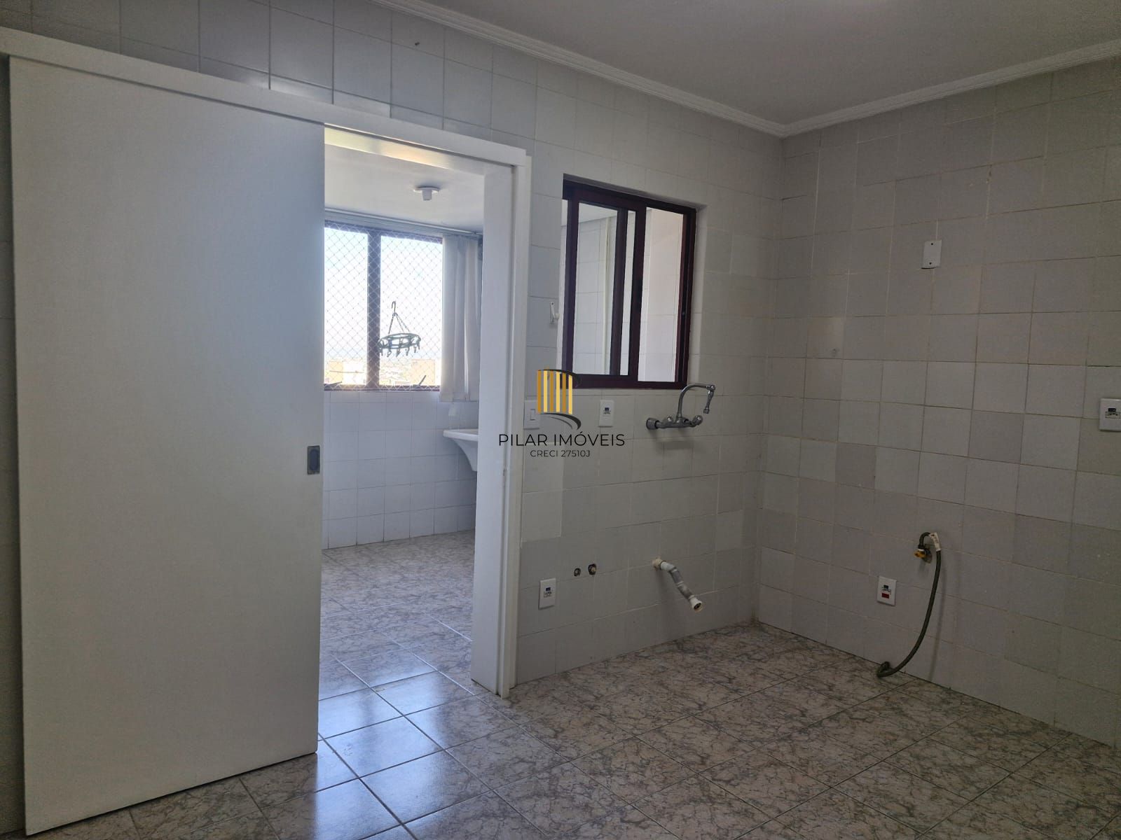 Apartamento de 3 dormitórios, elevador e 1 vaga de garagem em Canoas.