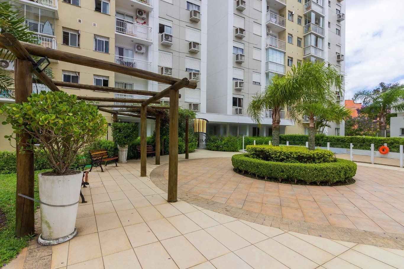 Apartamento 2 Dormitórios com Suíte, elevador e 2 Vagas no Alto Petrópolis