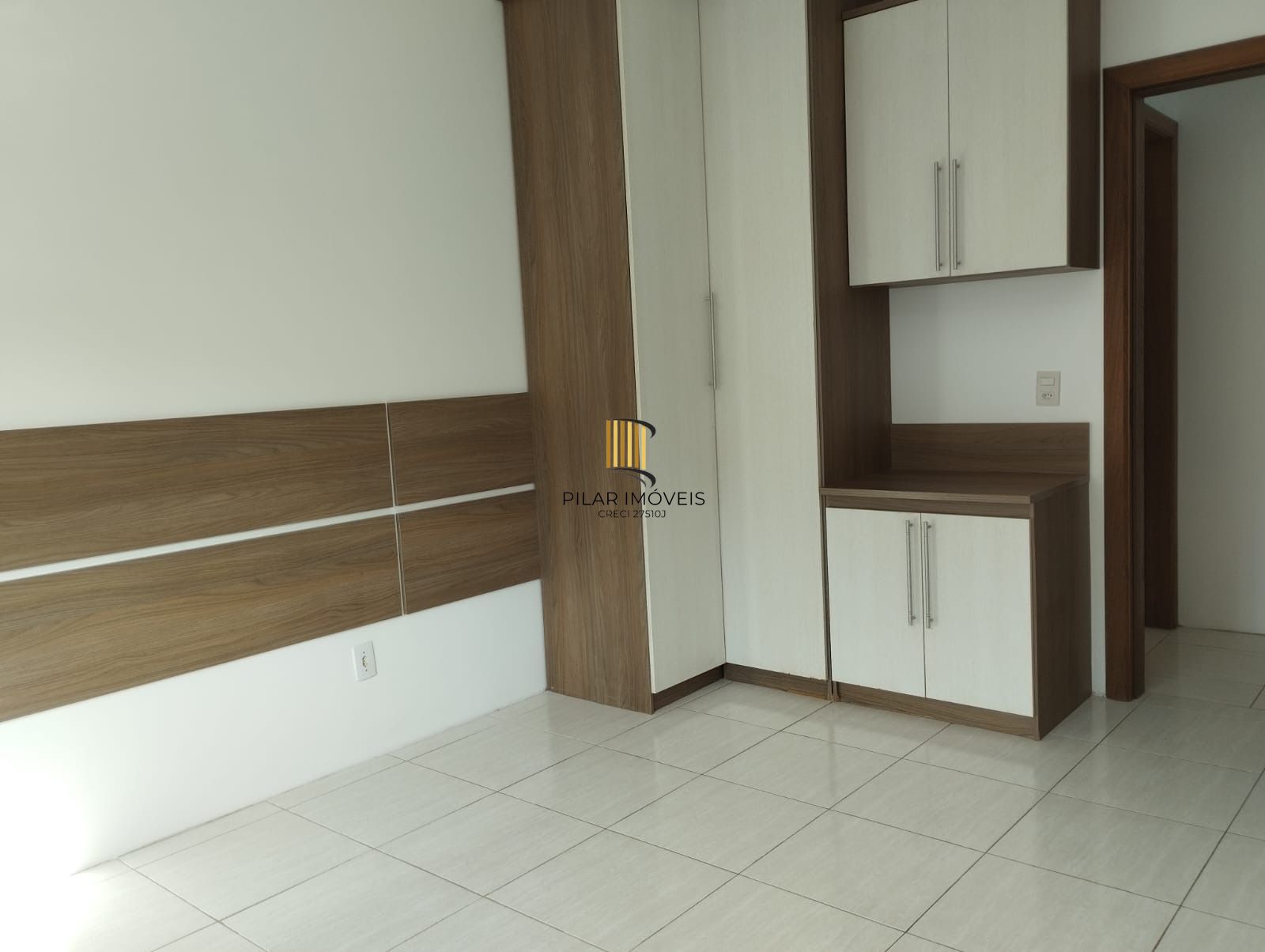 Casa Sobrado semi mobiliada com 2 dormitórios Avenida Juca Batista 115m2