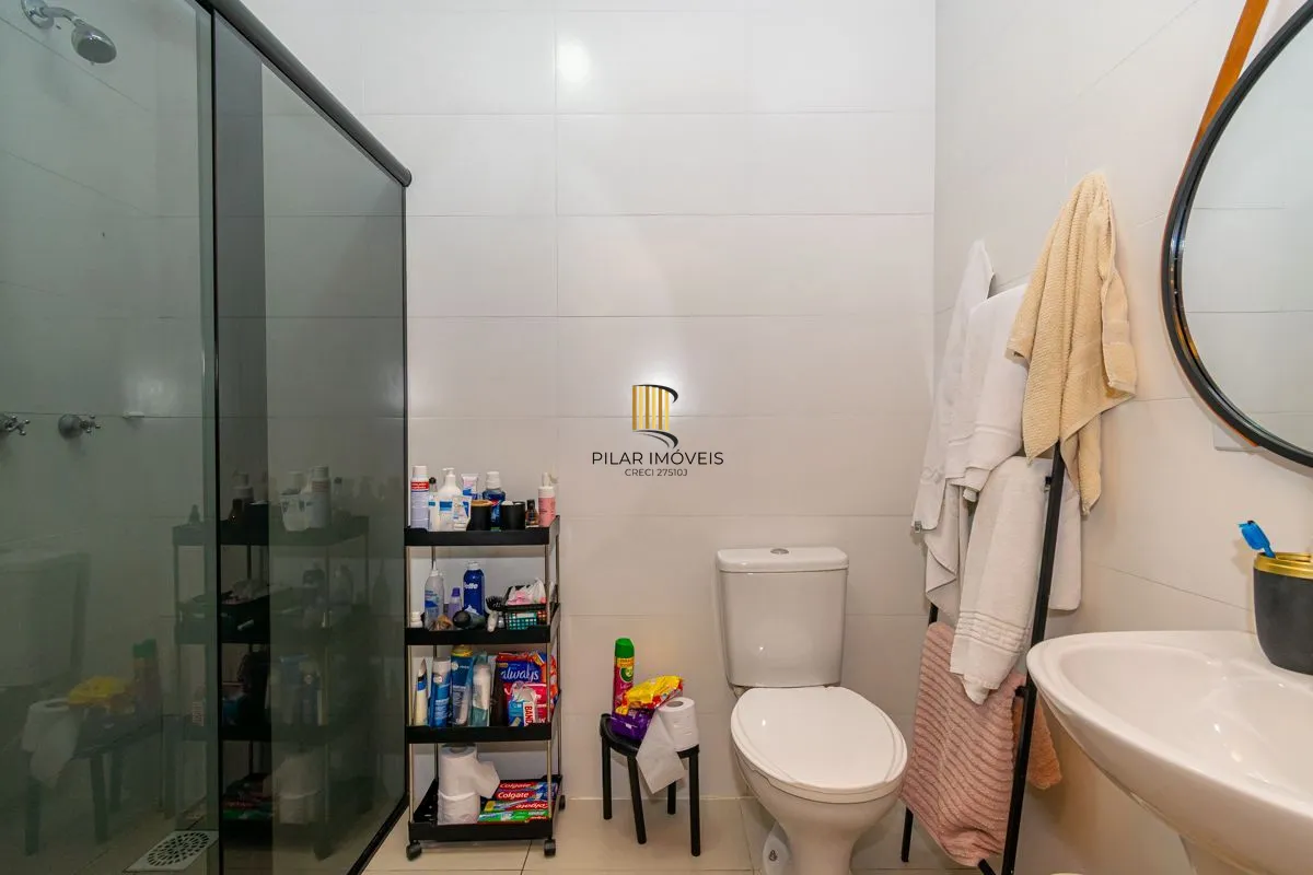 Casa 2 Dormitórios no Villaggio Blu, Pátio, 2 Vagas, Semi-Nova em Cachoeirinha