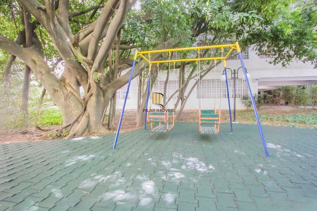 Apartamento com 3 dormitórios, 1 suíte, 1 vaga e elevador no Passo da Areia