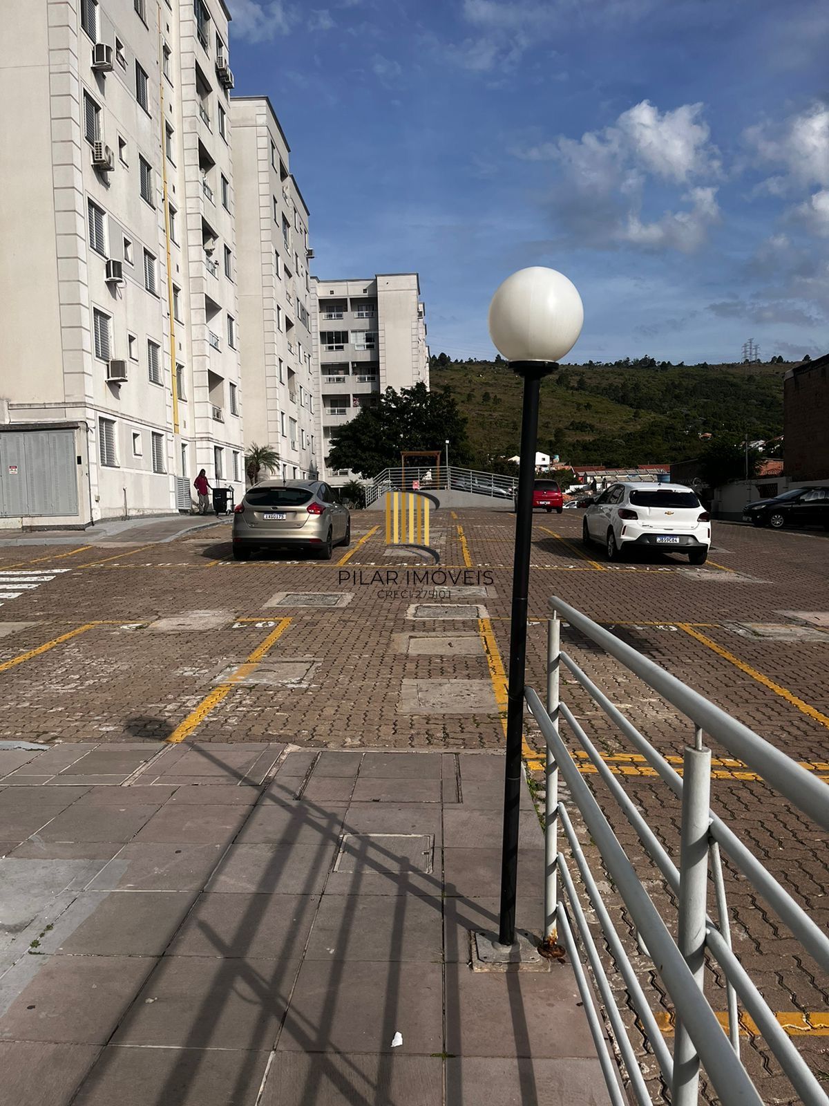 Apartamento com Sacada Morro Santana com 1 vaga de garagem