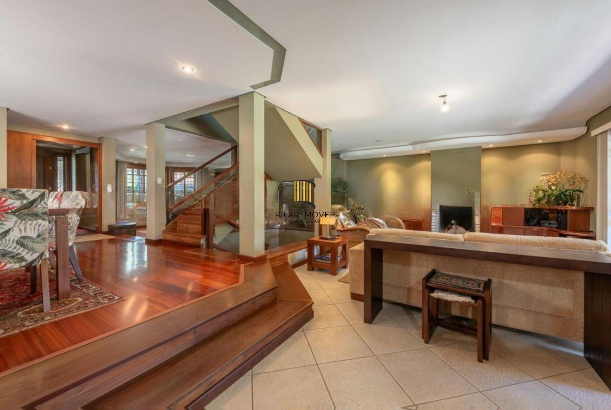 Casa com 5 dormitórios, 2 suítes, 2 vagas,360m² à venda no Jardim Itu Sabará.