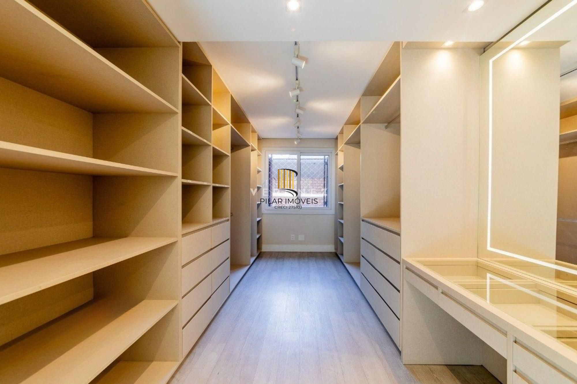 Casa em Condomínio com 5 quartos e 390m² à venda em Boa Vista, Porto Alegre.