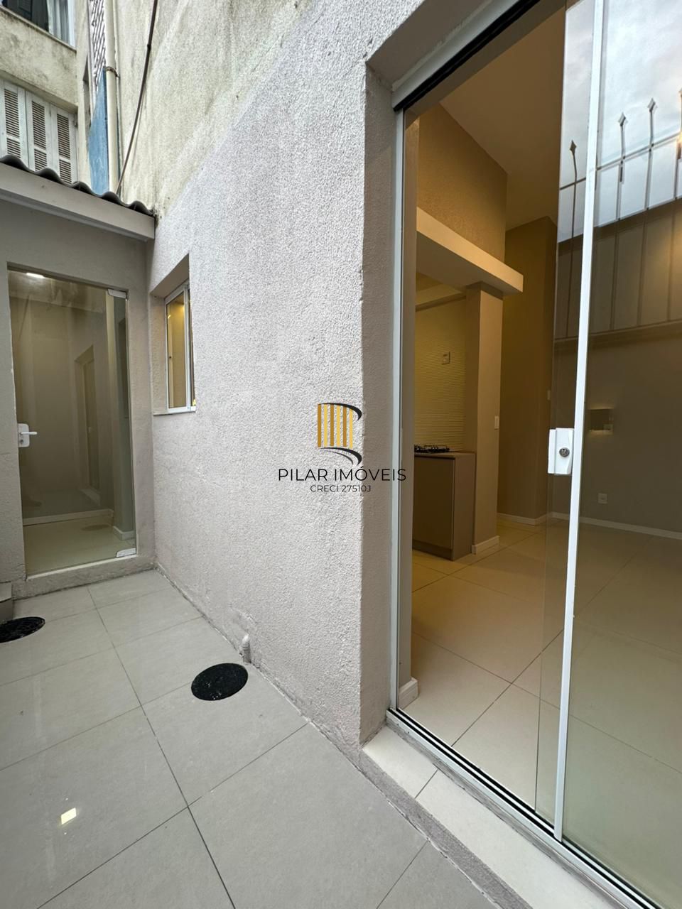 Apartamento de 2 dormitórios térreo no bairro Rio Branco