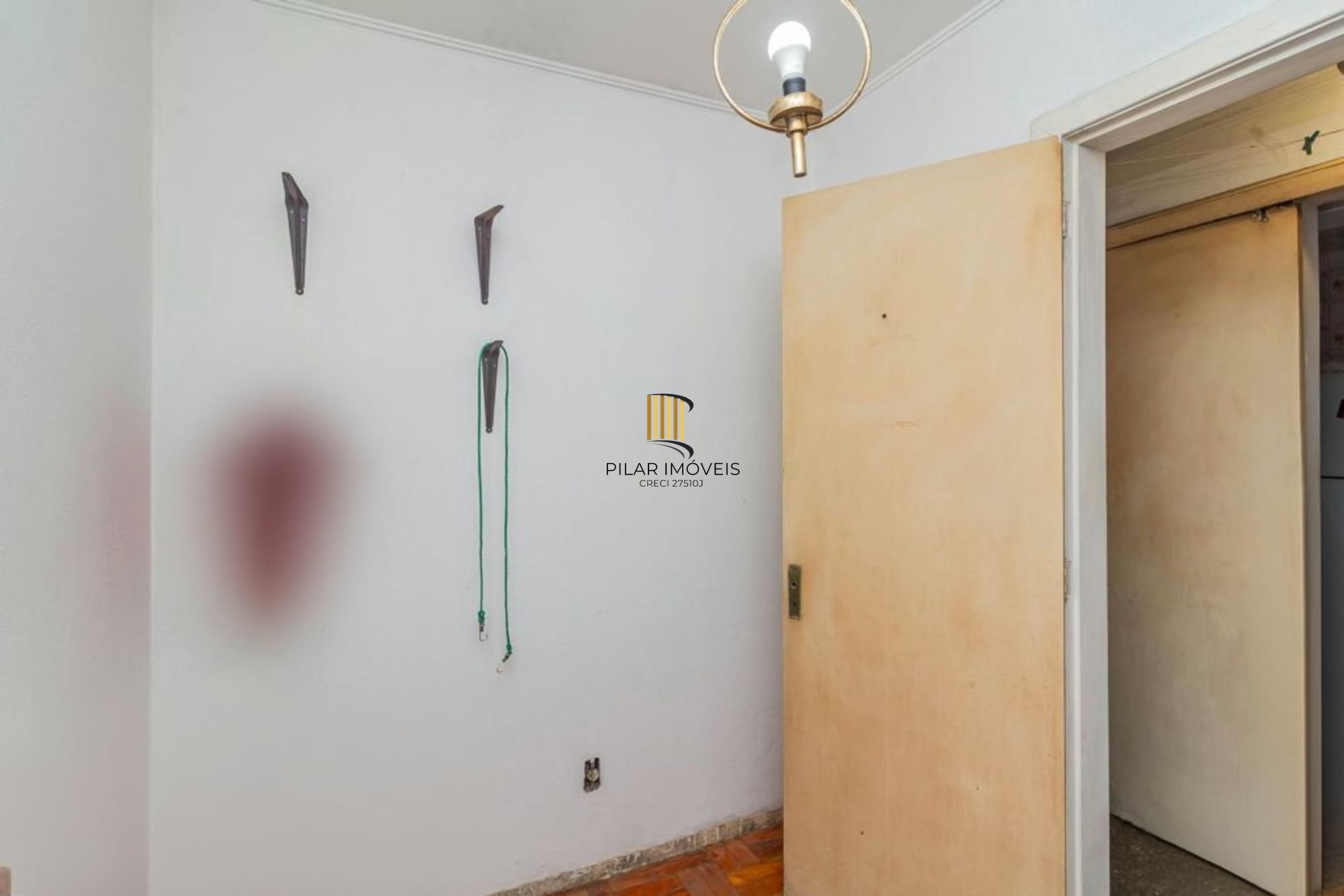 Apartamento com 2 quartos, elevador semi mobiliado no bairro Floresta.