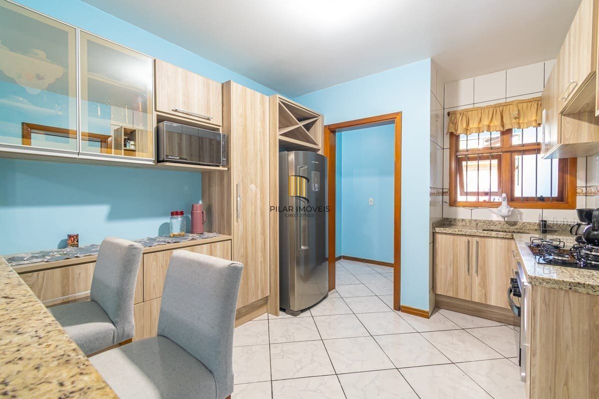 Casa de 2 dormitórios e 1 vagada de garagem em Cachoeirinha.