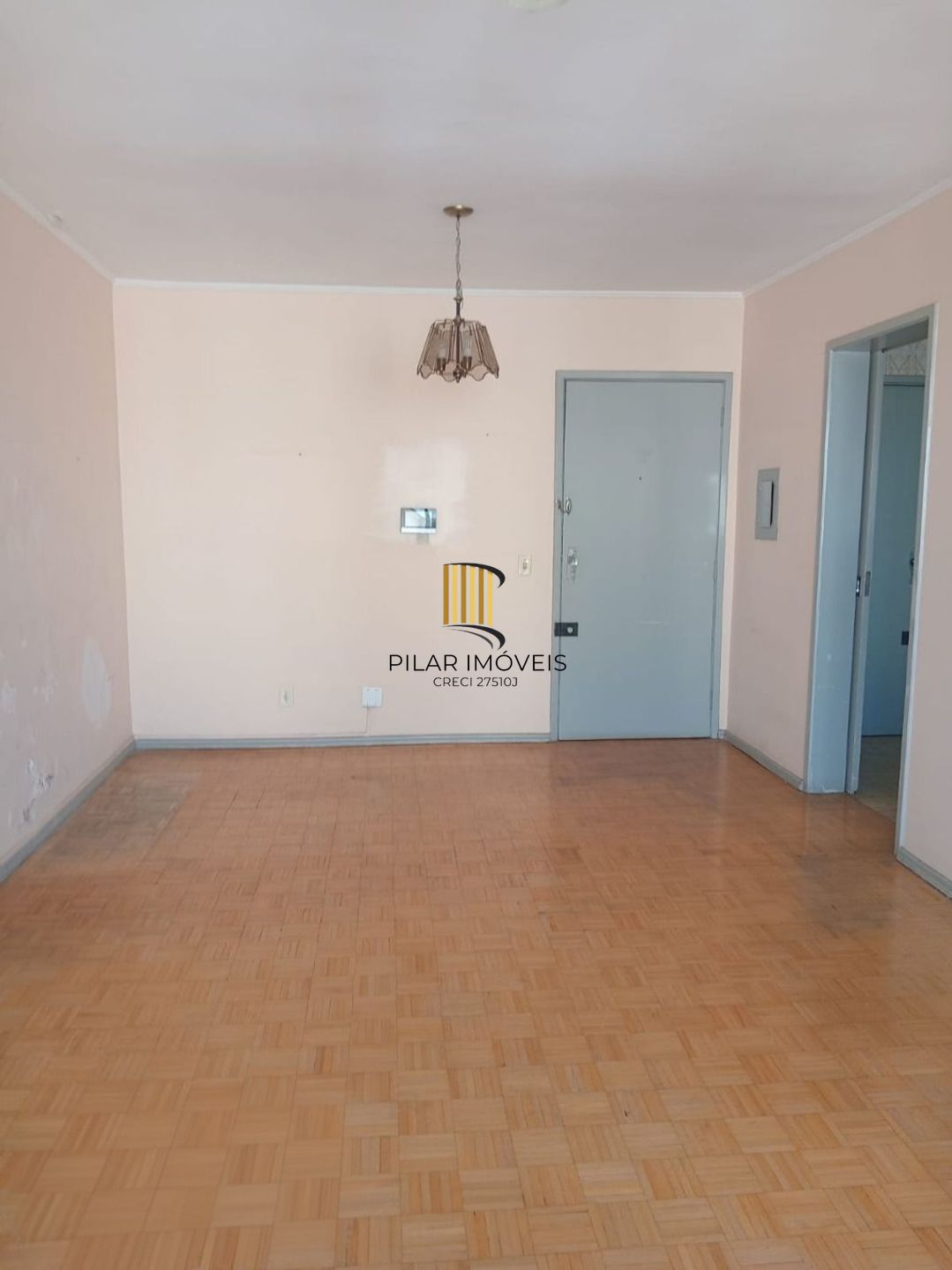 Apartamento de 2 quartos e elevador em Canoas.