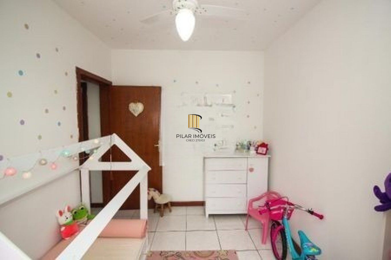 Apartamento com 2 quartos, portaria 24 horas e churrasqueira no bairro Camaquã.