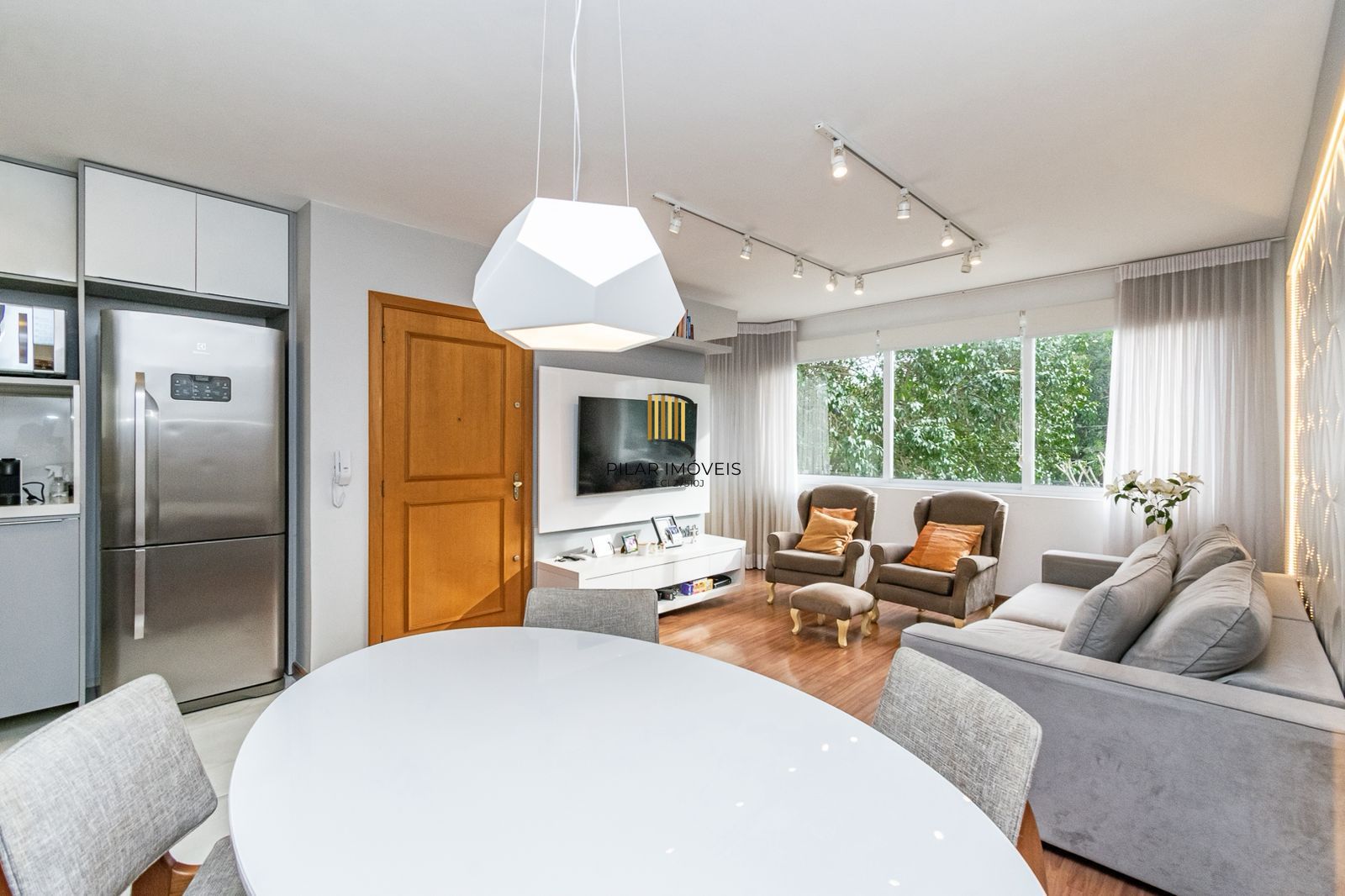 Apartamento 2 quartos, 1 suíte, 74m² e elevador no bairro Vila Ipiranga.