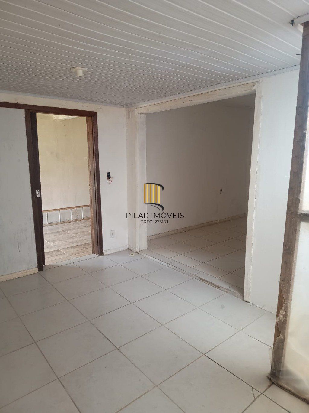 Casa com 2 dormitórios e 2 vagas de garagem em Canoas.