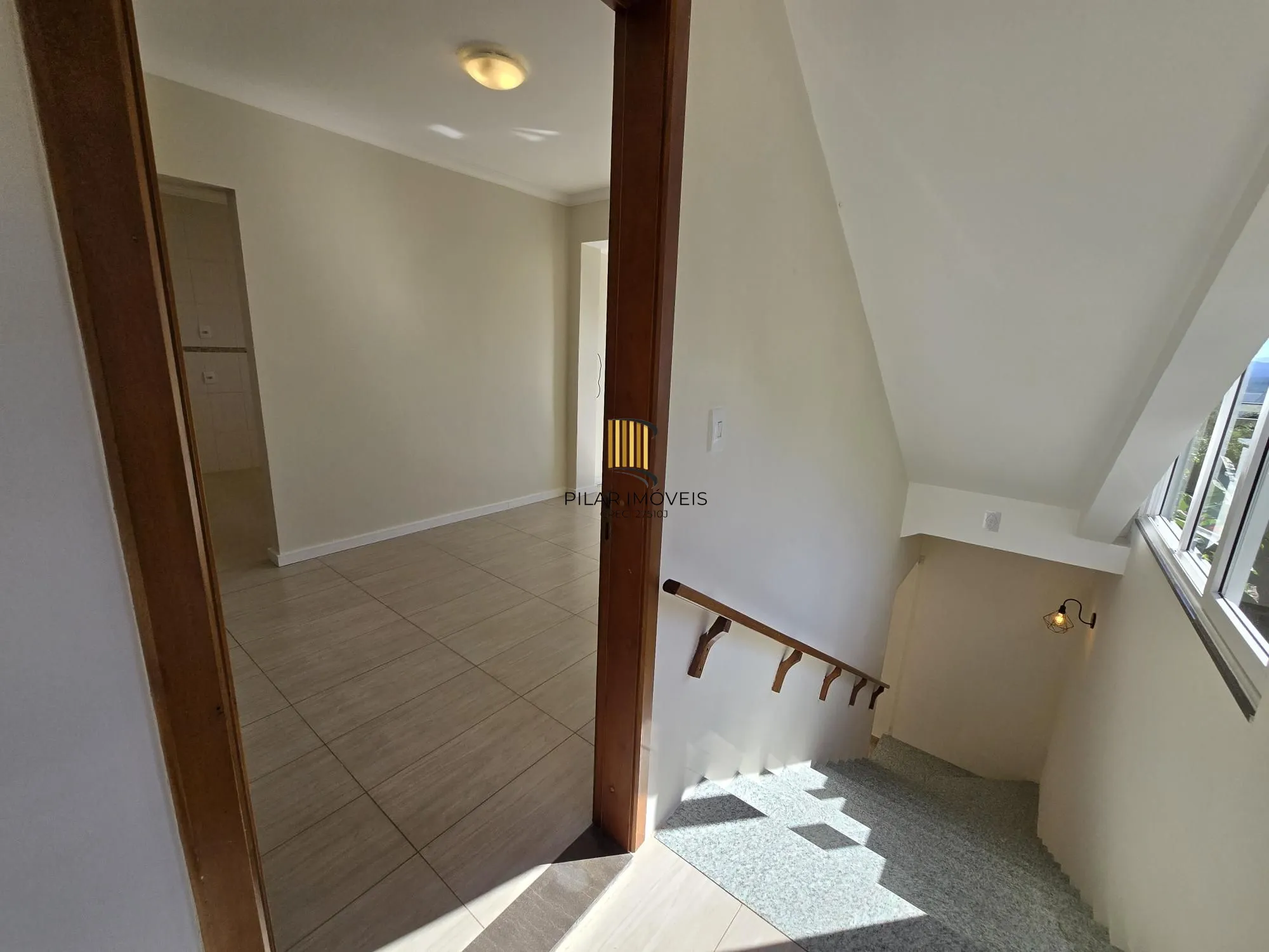 Casa 3 dormitórios, 1 suíte, 4 vagas 210 m² privativos no Belém Novo.