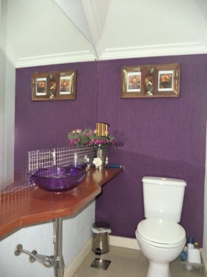 Casa com 4 dormitórios, 1 suíte, 260 m² privativos, 3 vagas no Ecoville.