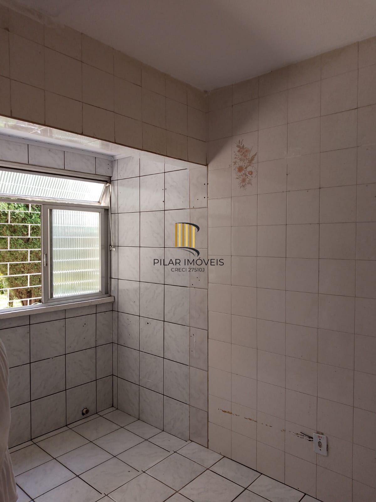Apartamento térreo com 2 dormitórios no Bairro Parque dos Maias