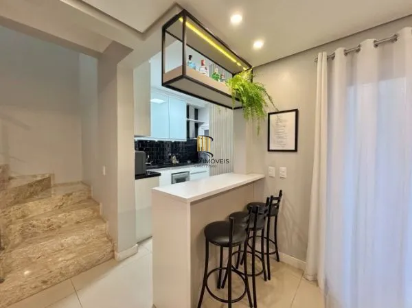 Casa em condomínio com 3 quartos e 2 vagas de garagem em Canoas.