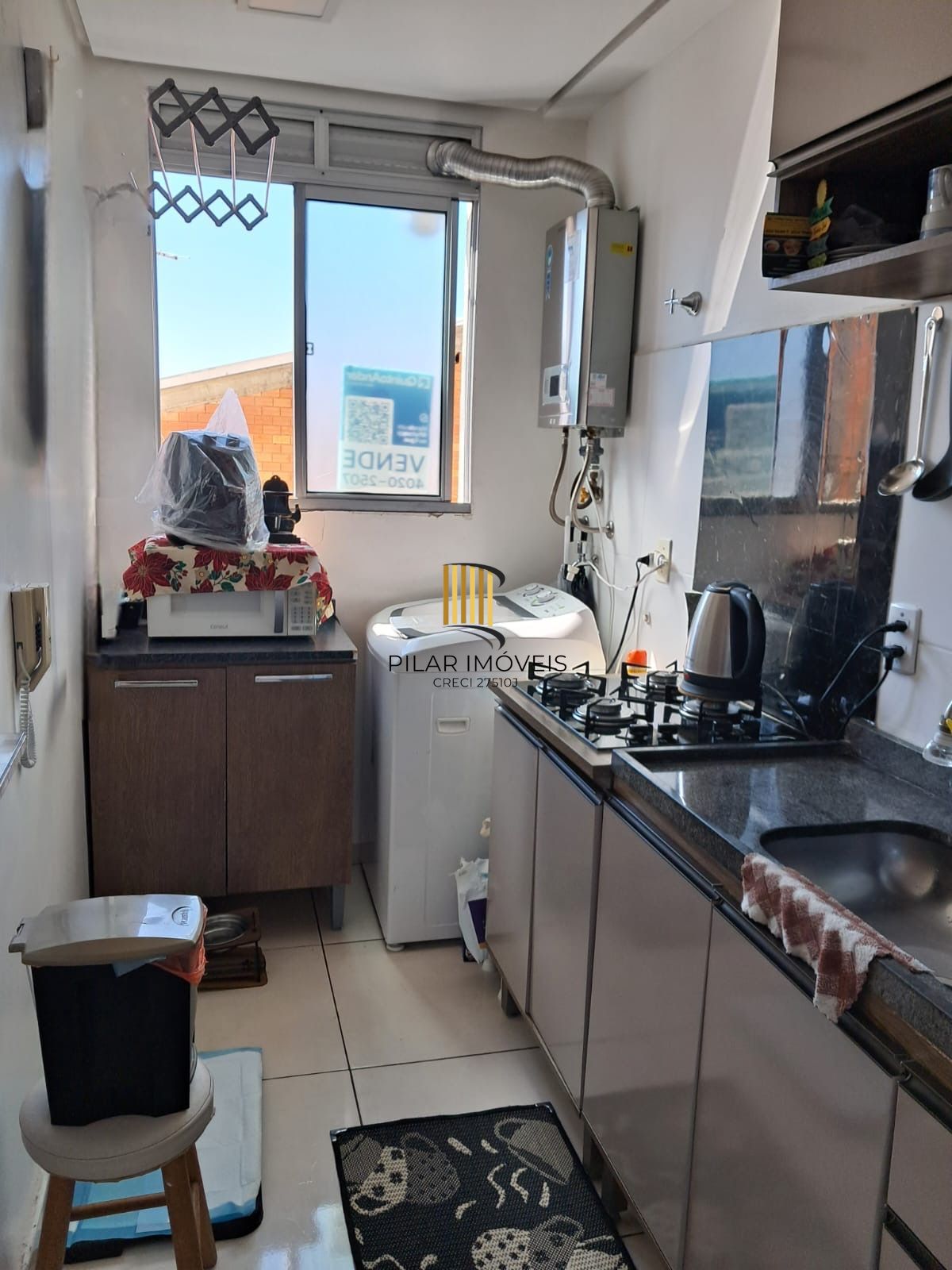 Apartamento semi mobiliado 2 dormitórios 1 vaga de garagem na Rua Sadi Castro.