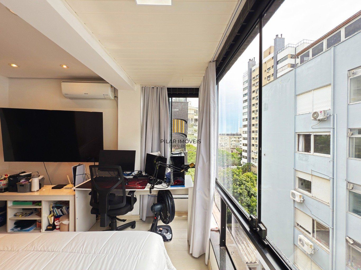 Cobertura de 3 quartos,suíte,elevador,2 vagas no bairro Mont Serrat