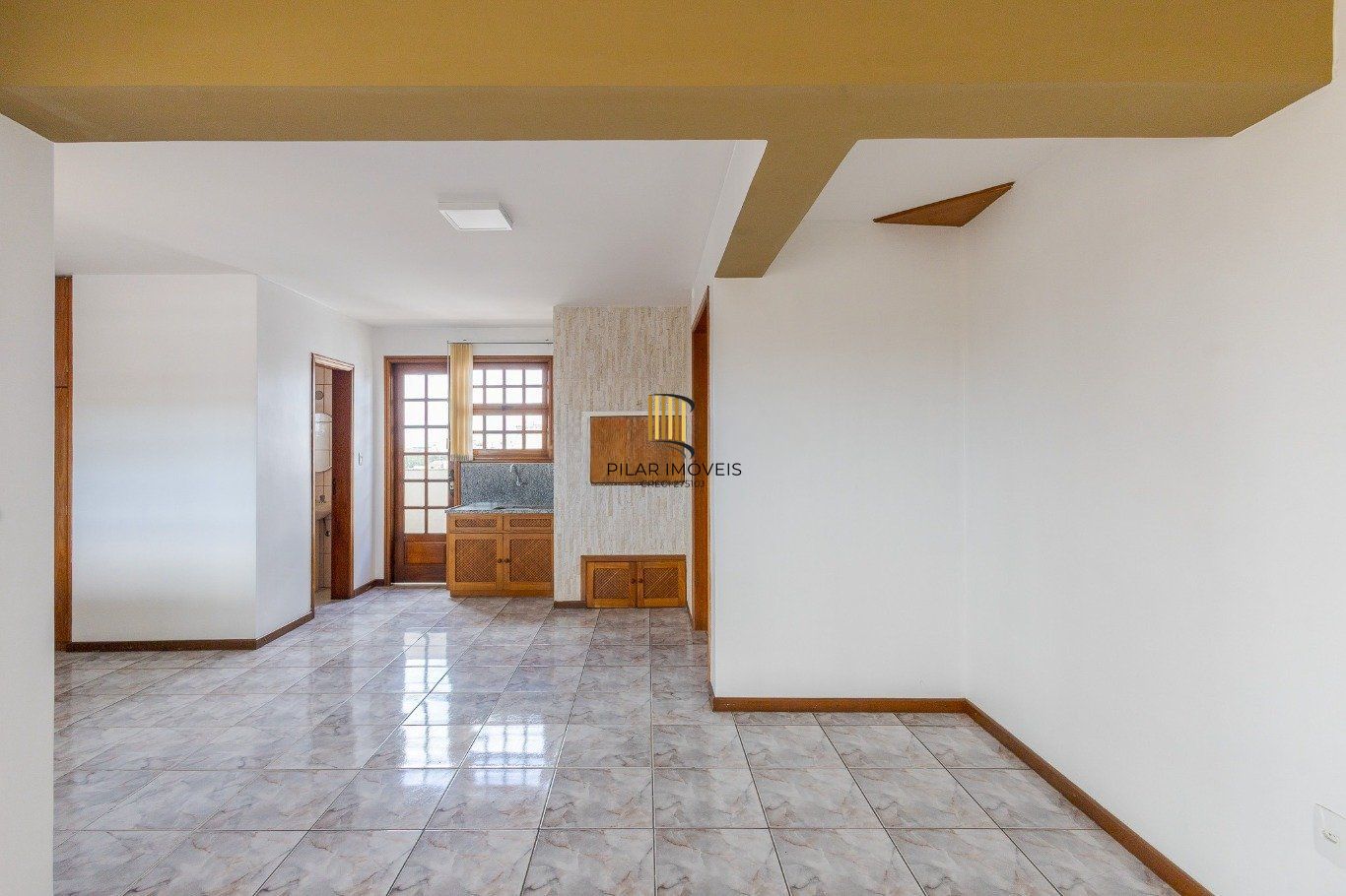 Cobertura com 4 quartos, 1 suíte e 2 vagas no bairro Passo da Areia.