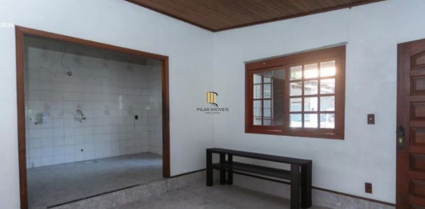 Casa com 3 dormitórios e 2 vagas no Bairro Parque dos Maias