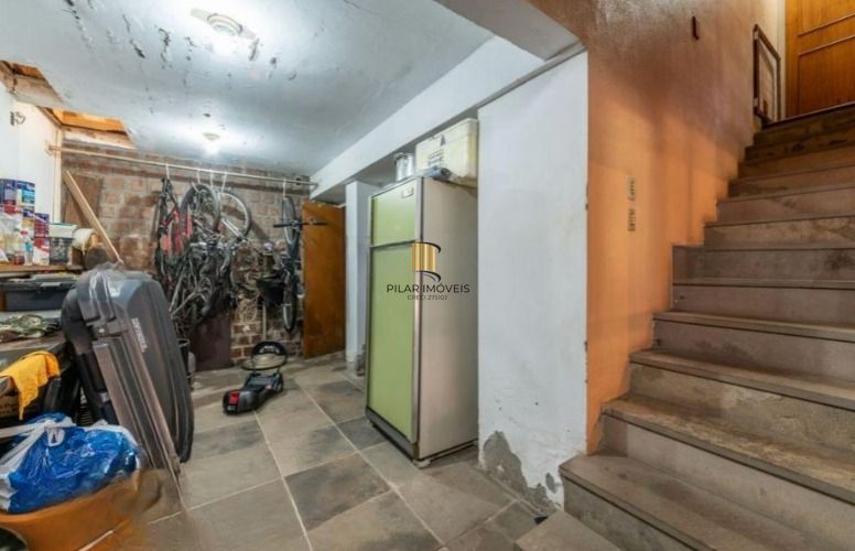 Casa semi mobiliada de 4 quartos e  4 vagas no bairro Chácara das Pedras.