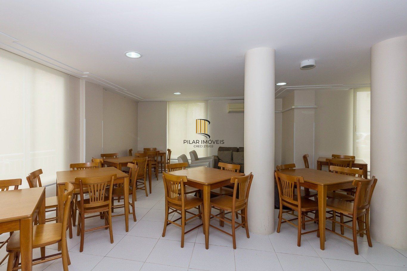 Apartamento 2 Dormitórios com Suíte, elevador e 2 Vagas no Alto Petrópolis