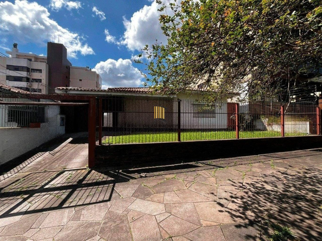 Casa com 4 quartos e 4 vagas de garagem no Bairro Jardim Lindóia
