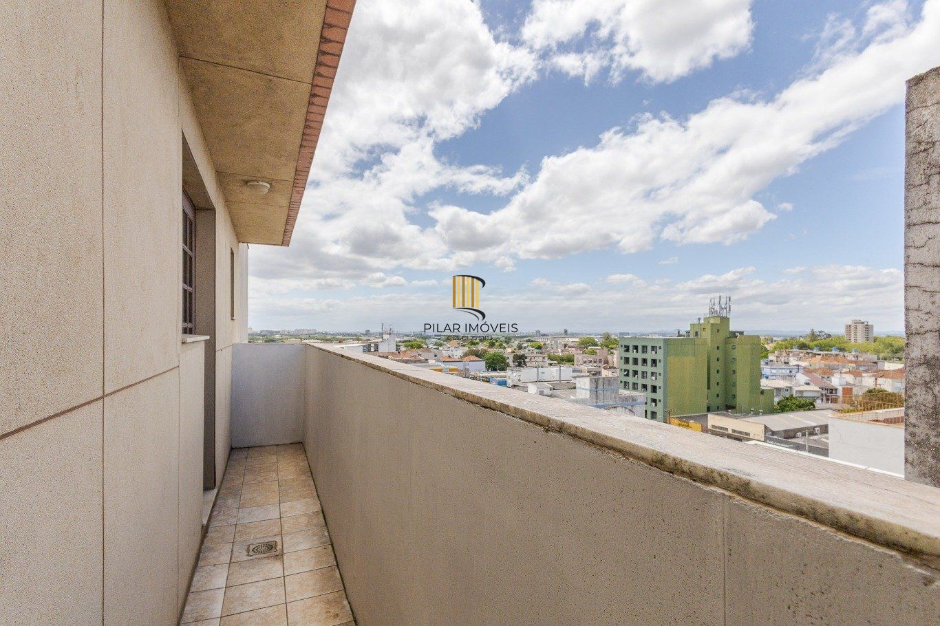 Cobertura com 4 quartos, 1 suíte e 2 vagas no bairro Passo da Areia.