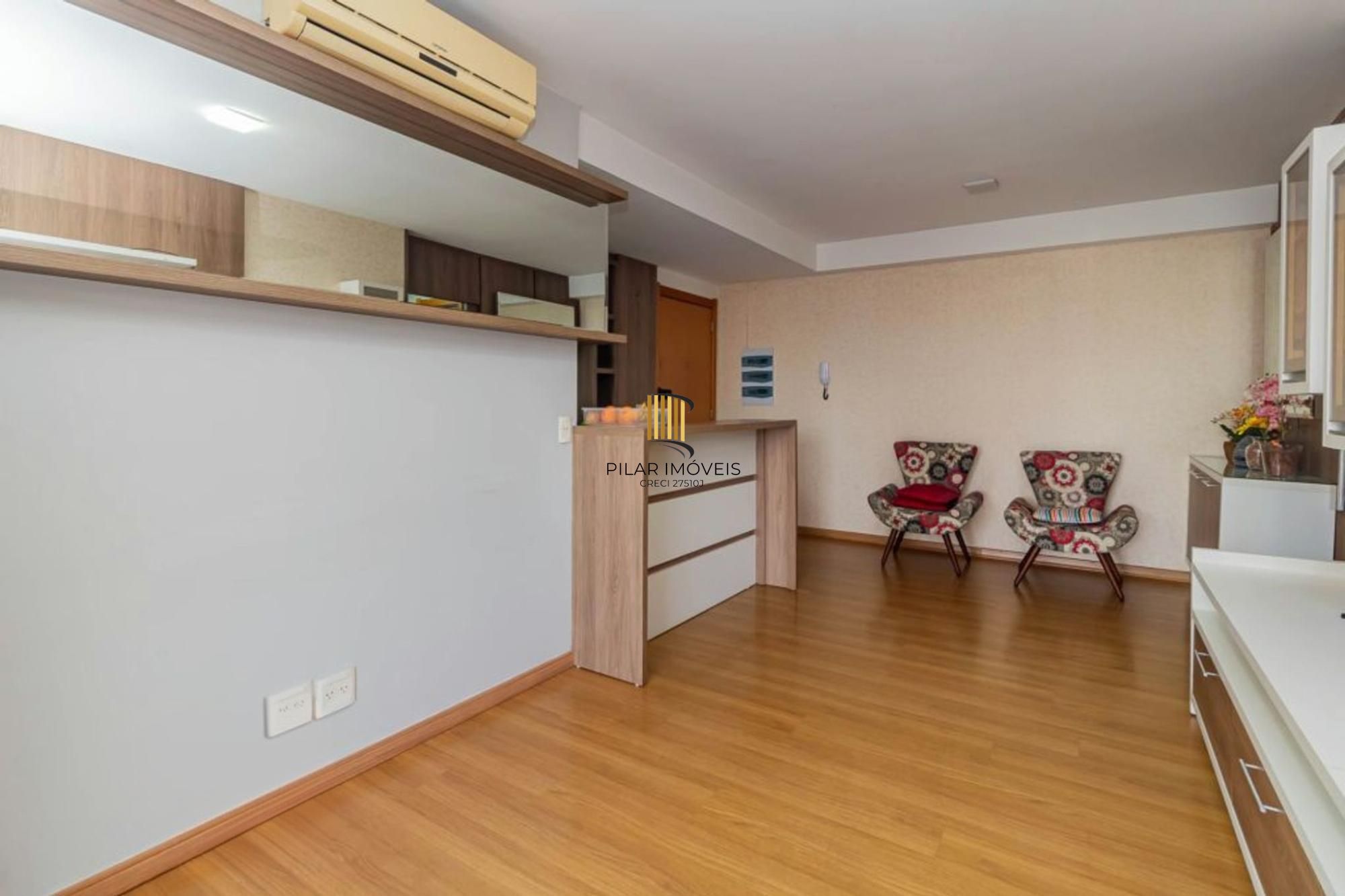 Apartamento com 2 quartos, vaga de garagem e elevador  no bairro Passo da Areia