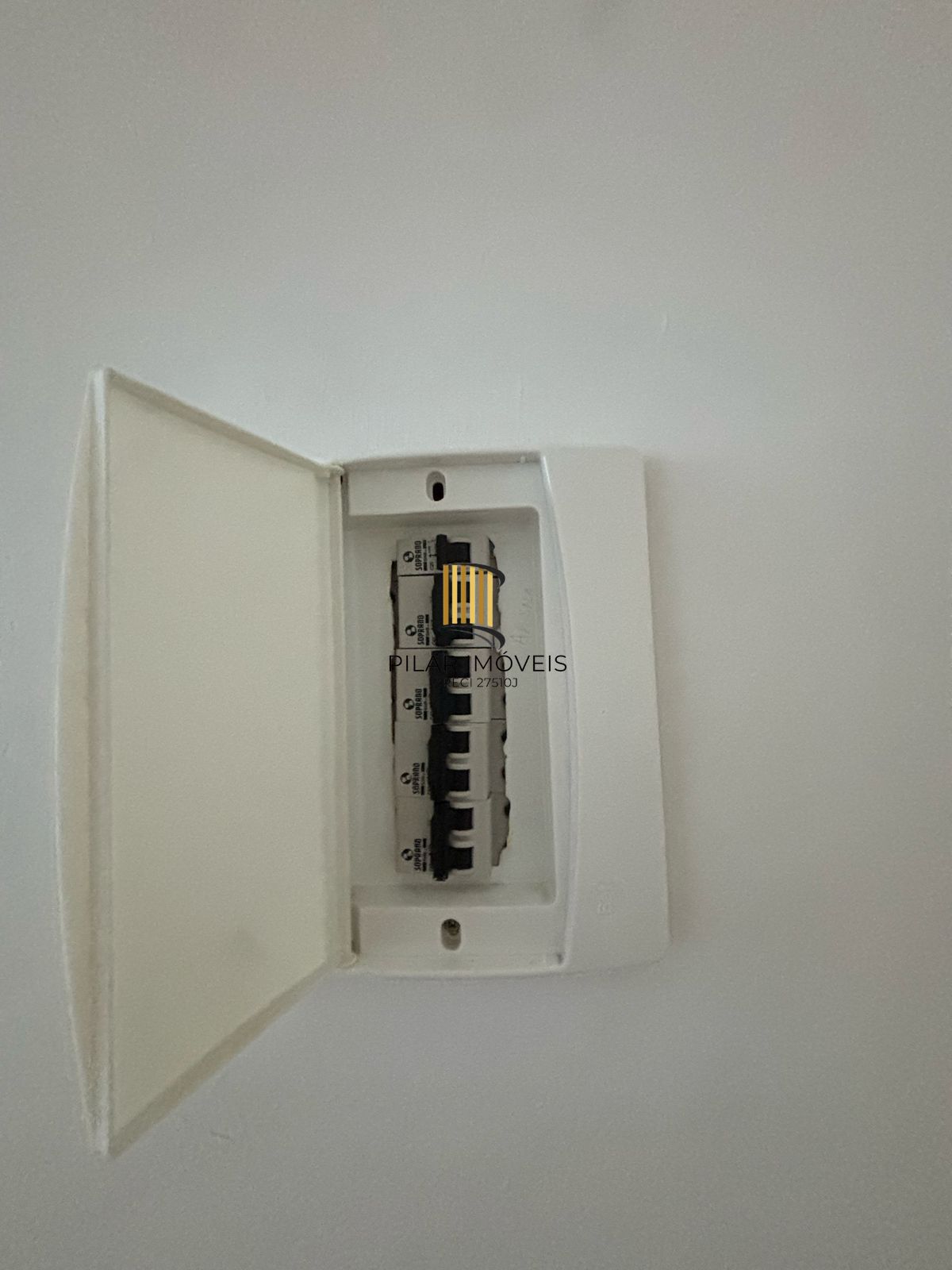 Apto de 1 dormitório Semi Mobiliado segundo andar no bairro Jardim Itu