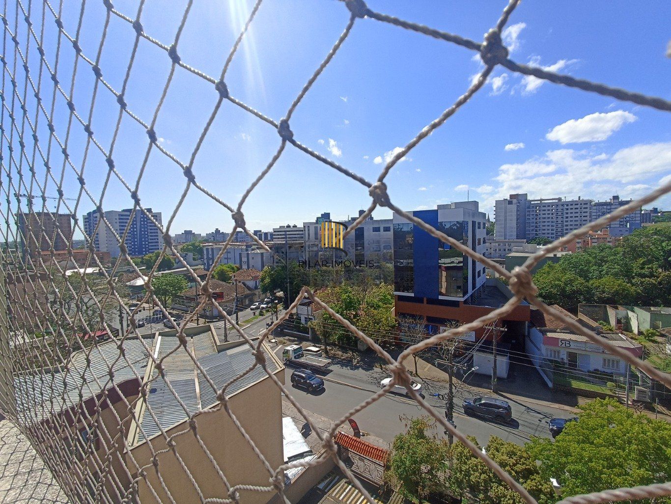 Apartamento com 2 dormitórios, 1vaga de garagem e elevador no centro de Canoas.