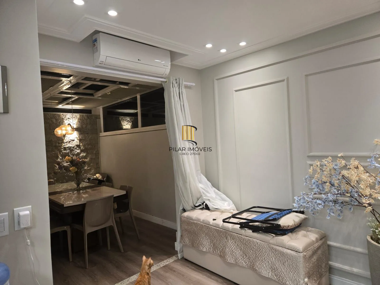 Casa de 2 dormitórios e 2 vagas de garagem em Canoas.