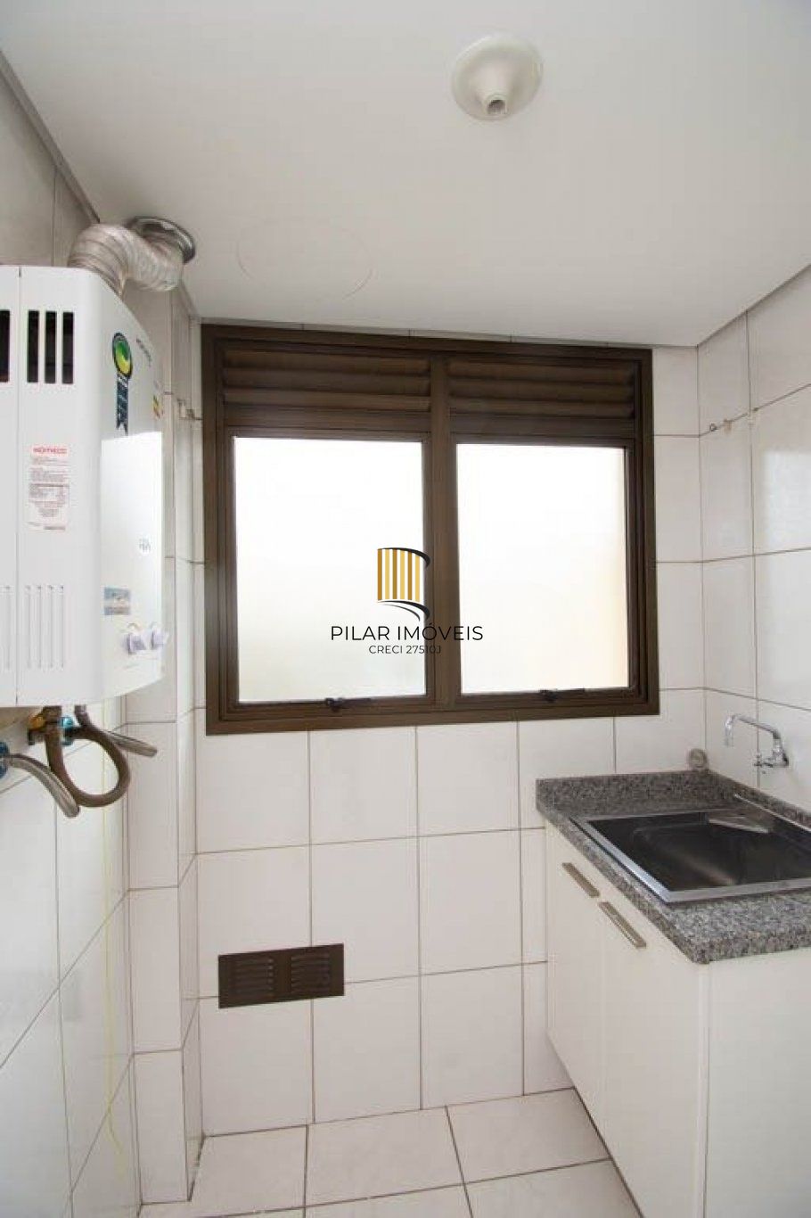 Apartamento 2 Dormitórios com Sacada, Garagem e Vista – Bairro Partenon