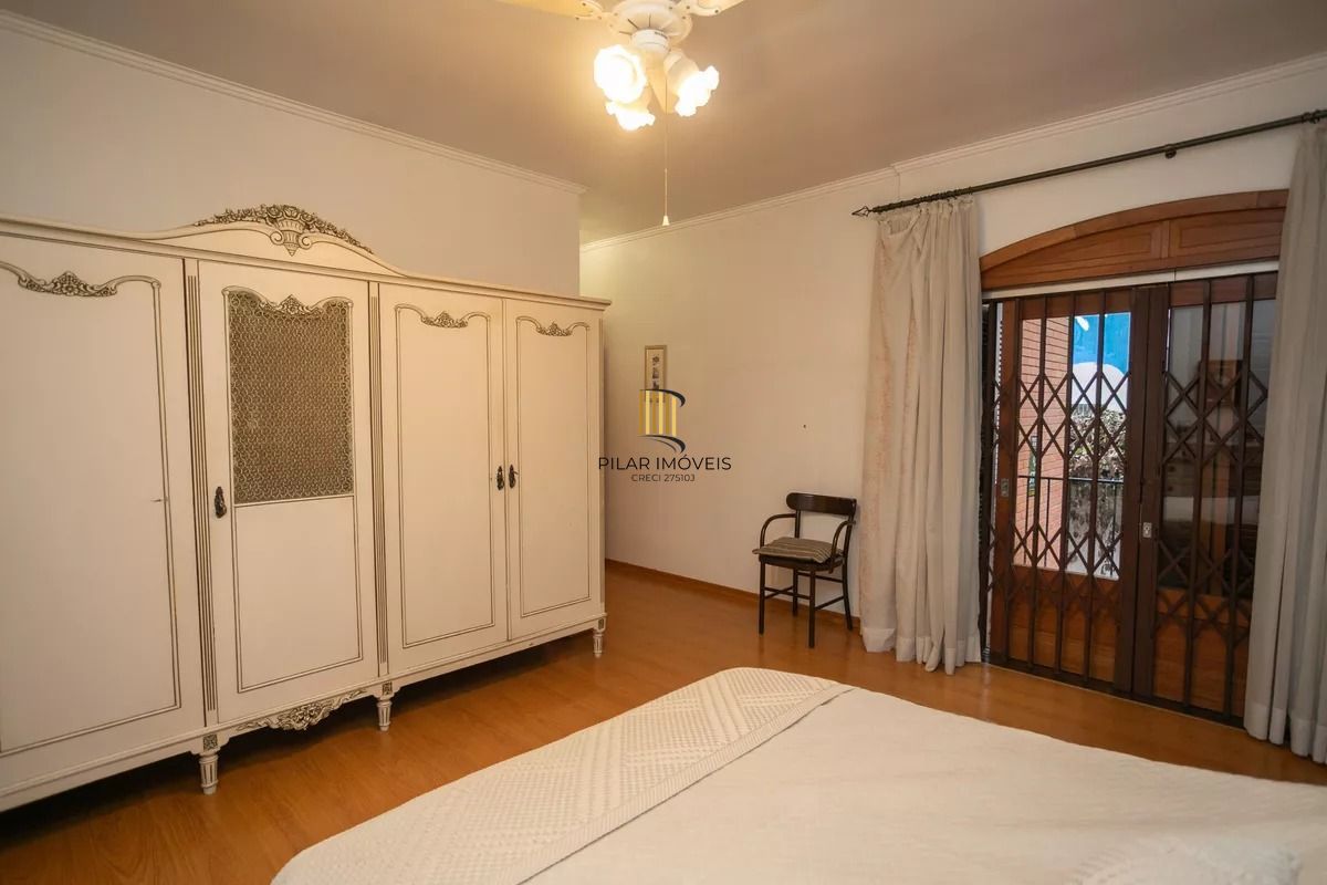 Casa à venda com 280m², 4 quartos e 2 vagas no bairro Auxiliadora
