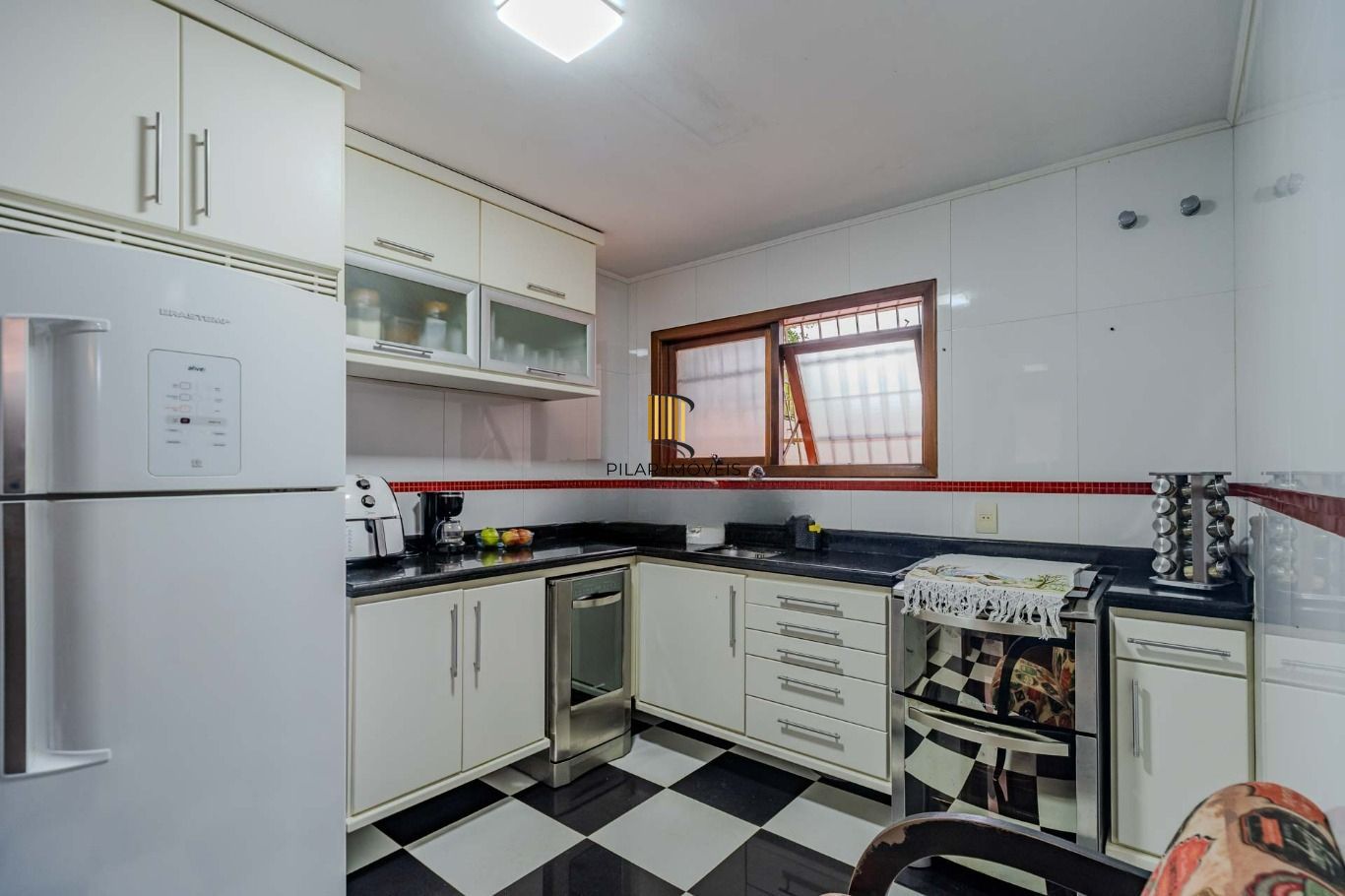 Casa com 3 quartos e 4 vagas no Bairro Vila Ipiranga