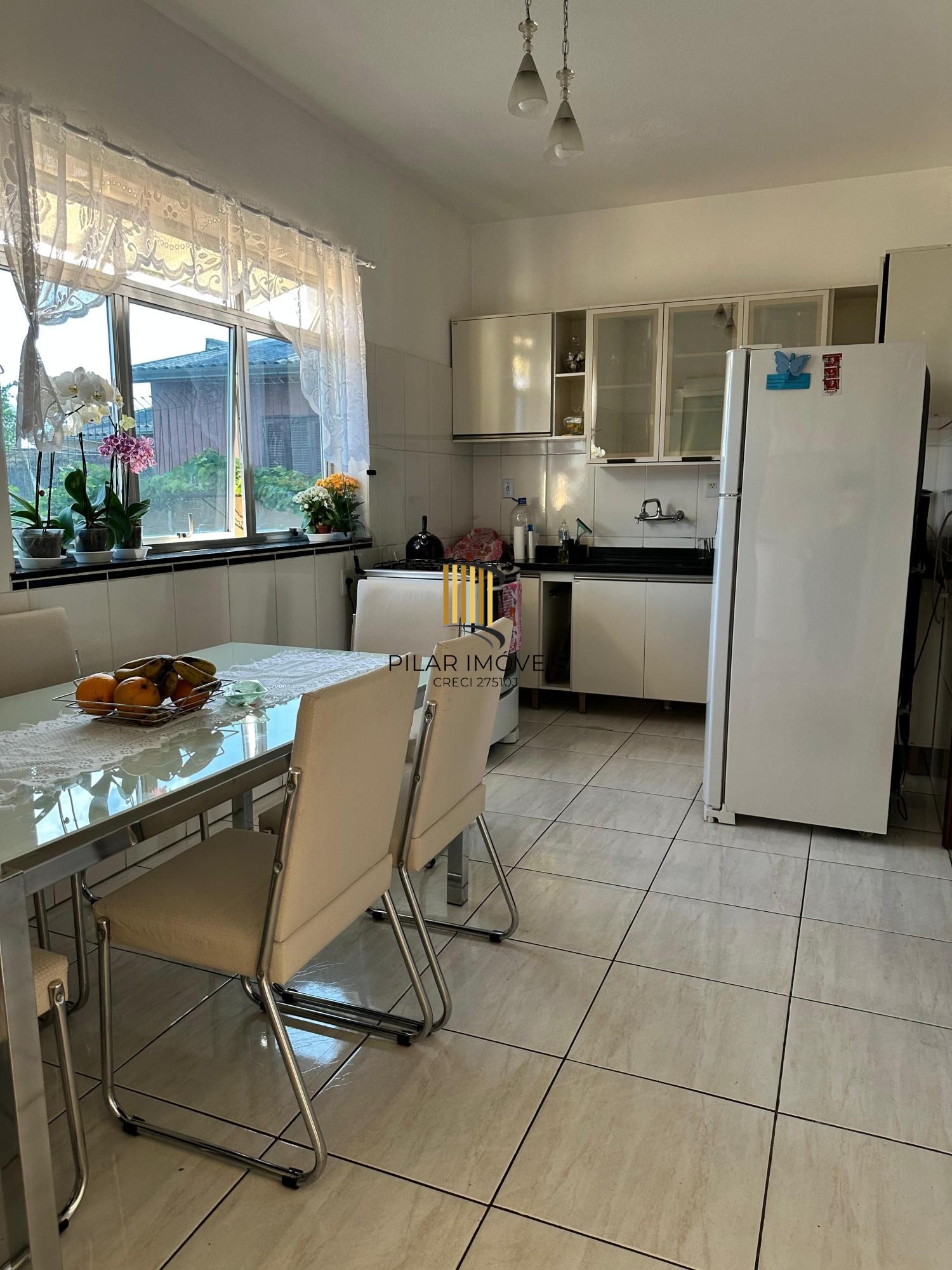 Casa com 3 quartos e 220m² à venda em Parque Santa Fé, Porto Alegre.