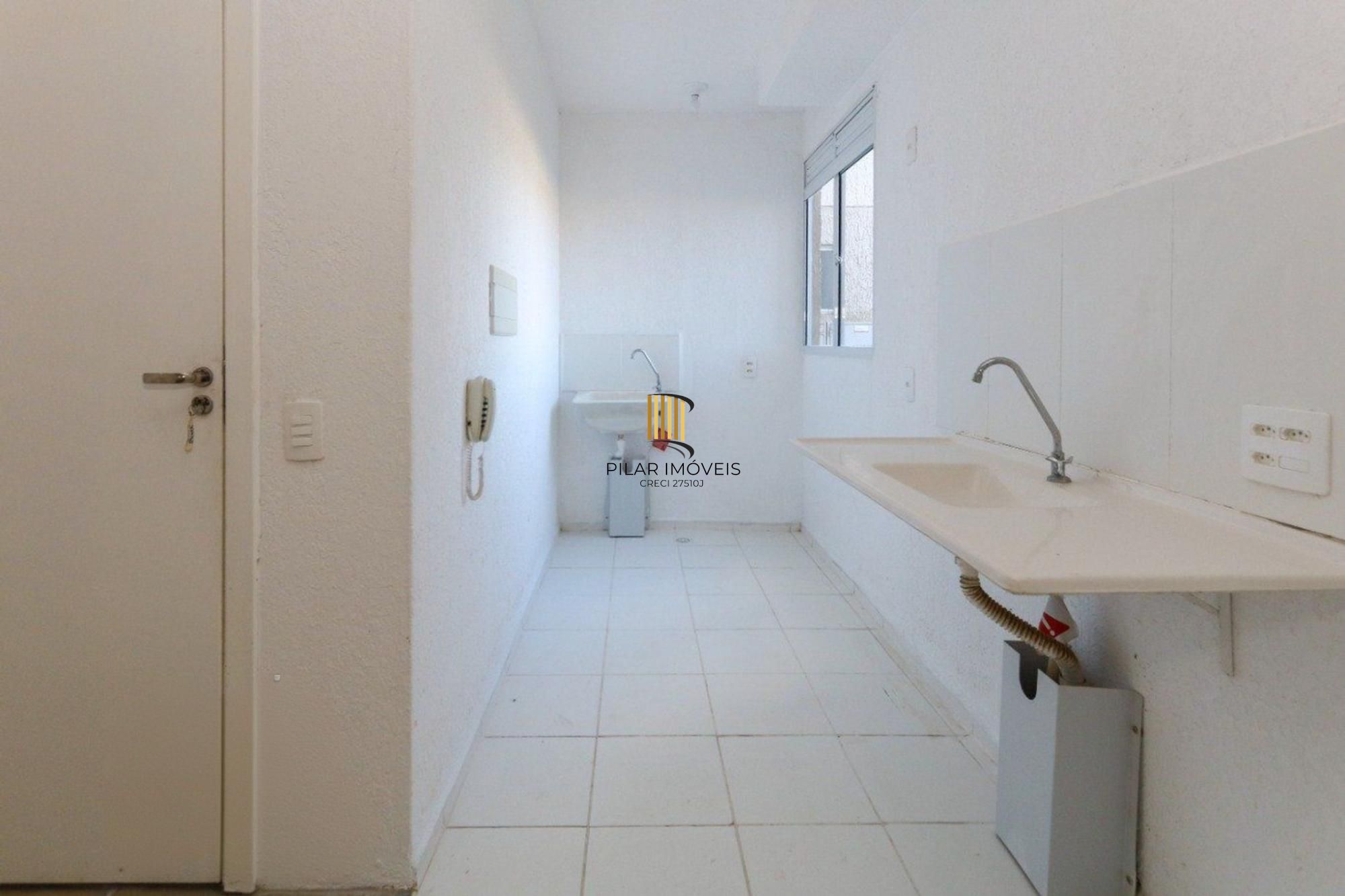 Apartamento com 1 dormitório e com 1 vaga de garagem em Canoas.