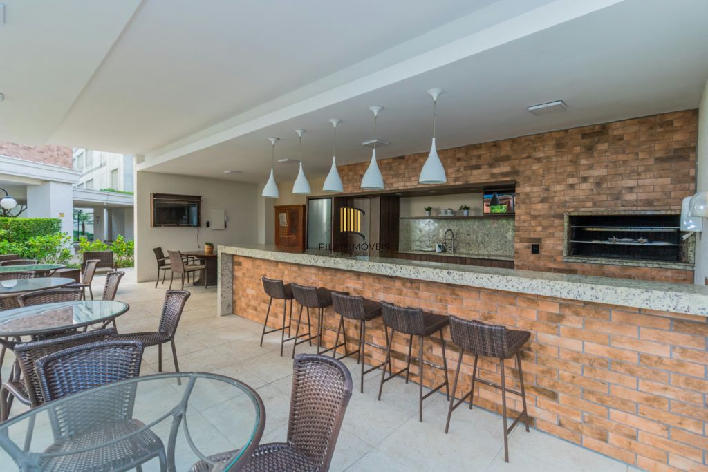 Apartamento com 3 dormitórios, 1 suíte, 1 vaga e elevador no Passo da Areia