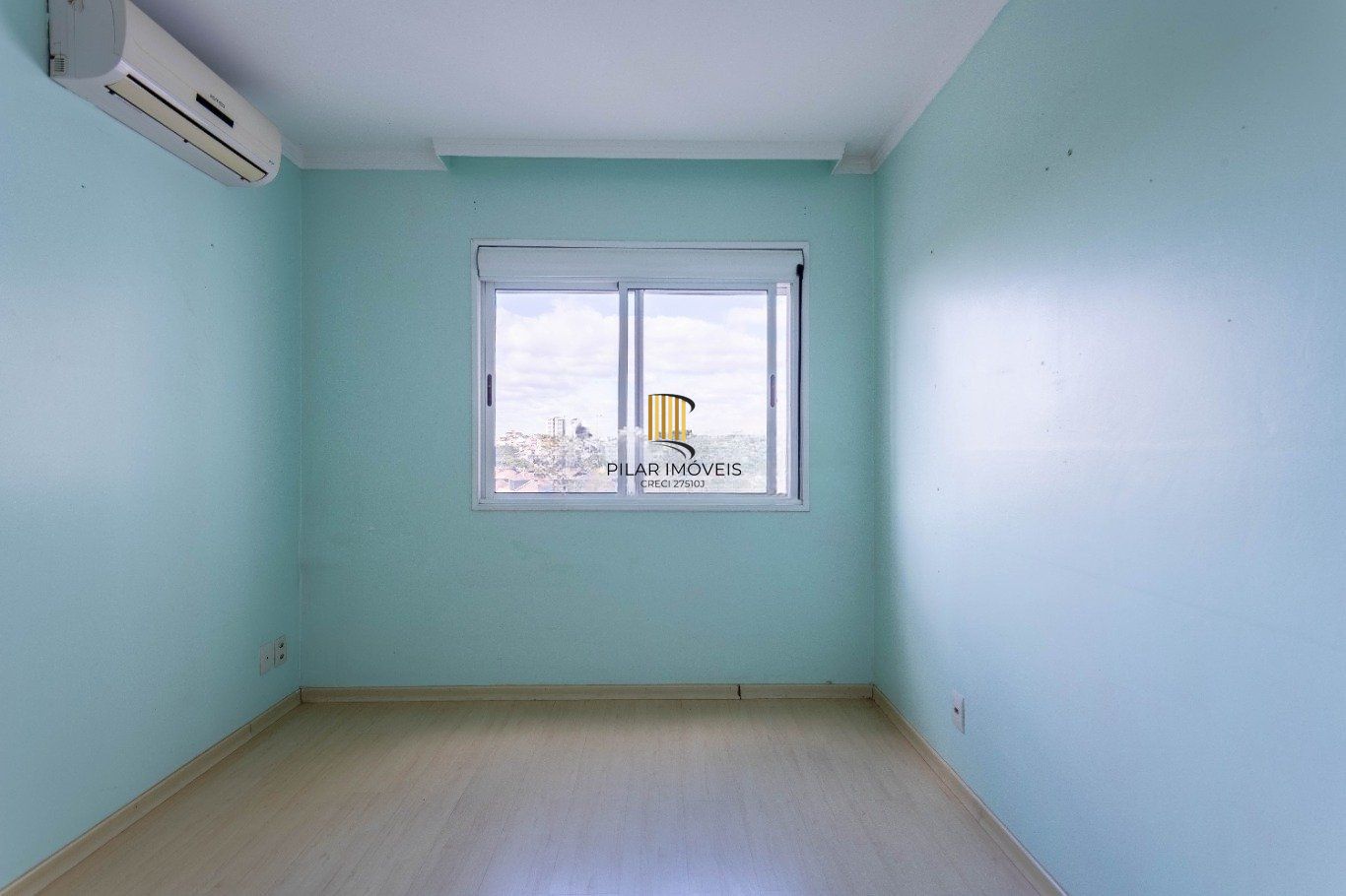 Apartamento com 2 quartos, 1 vaga e elevador no Bairro Vila Ipiranga.