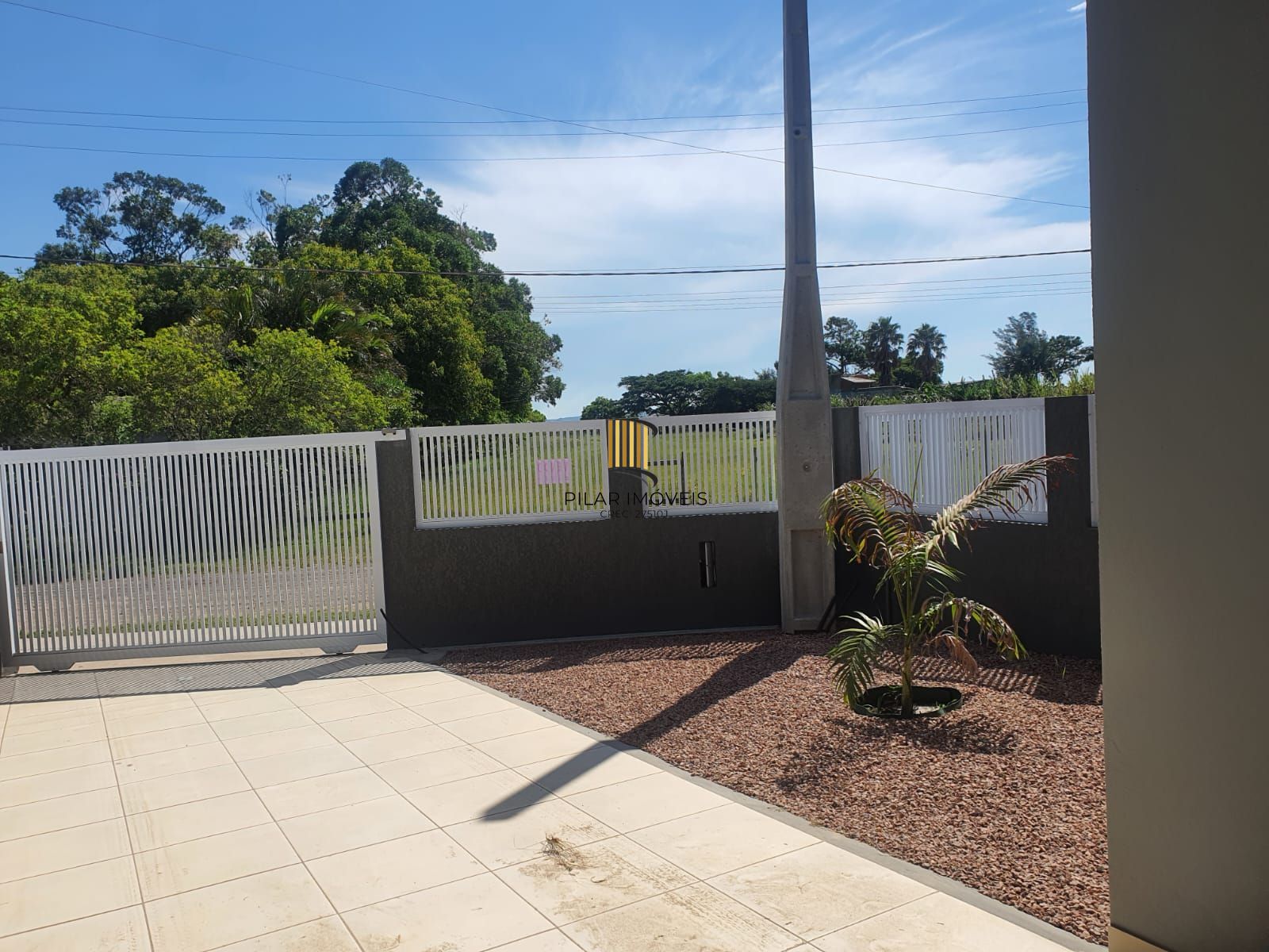Casa geminada com 2 quartos e vaga de garagem no bairro Cruzeiro do sul