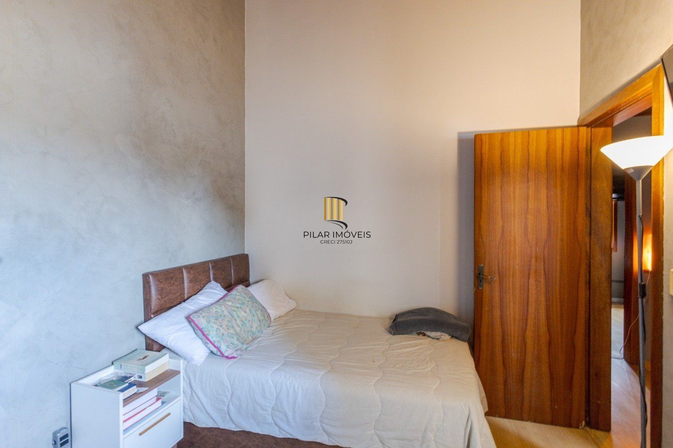 Casa com 3 quartos semi mobiliado com vaga no bairro Partenon