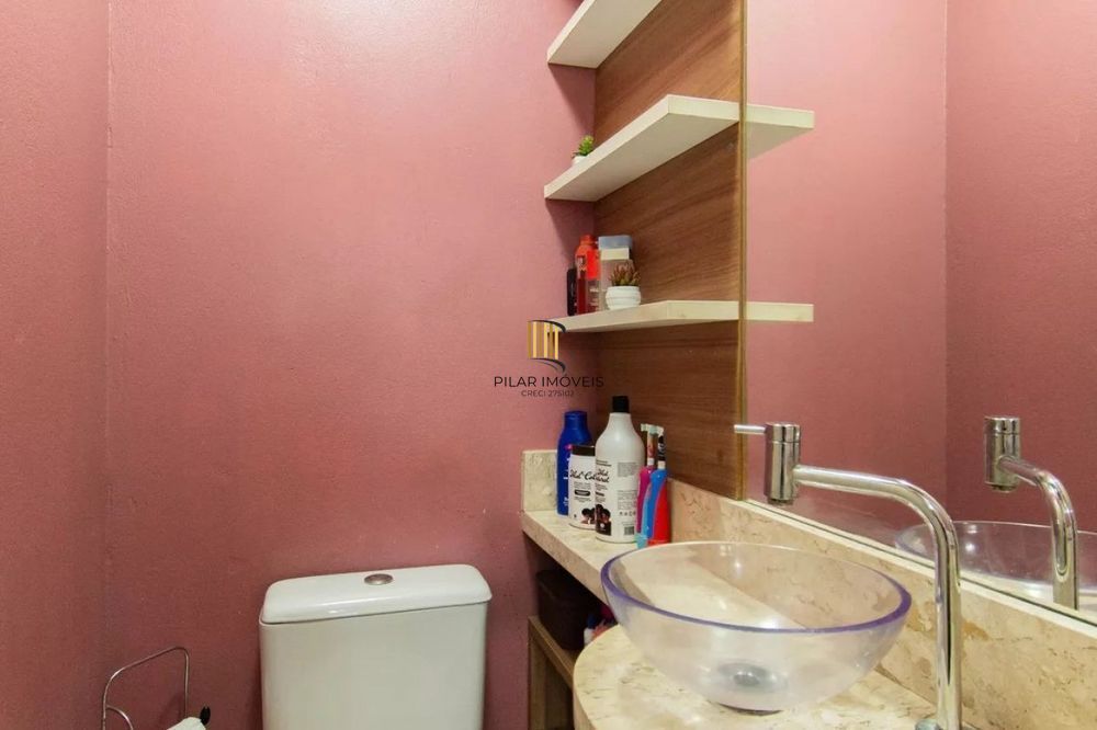 Casa de 3 dormitórios e 2 vagas de garagem em Canoas.