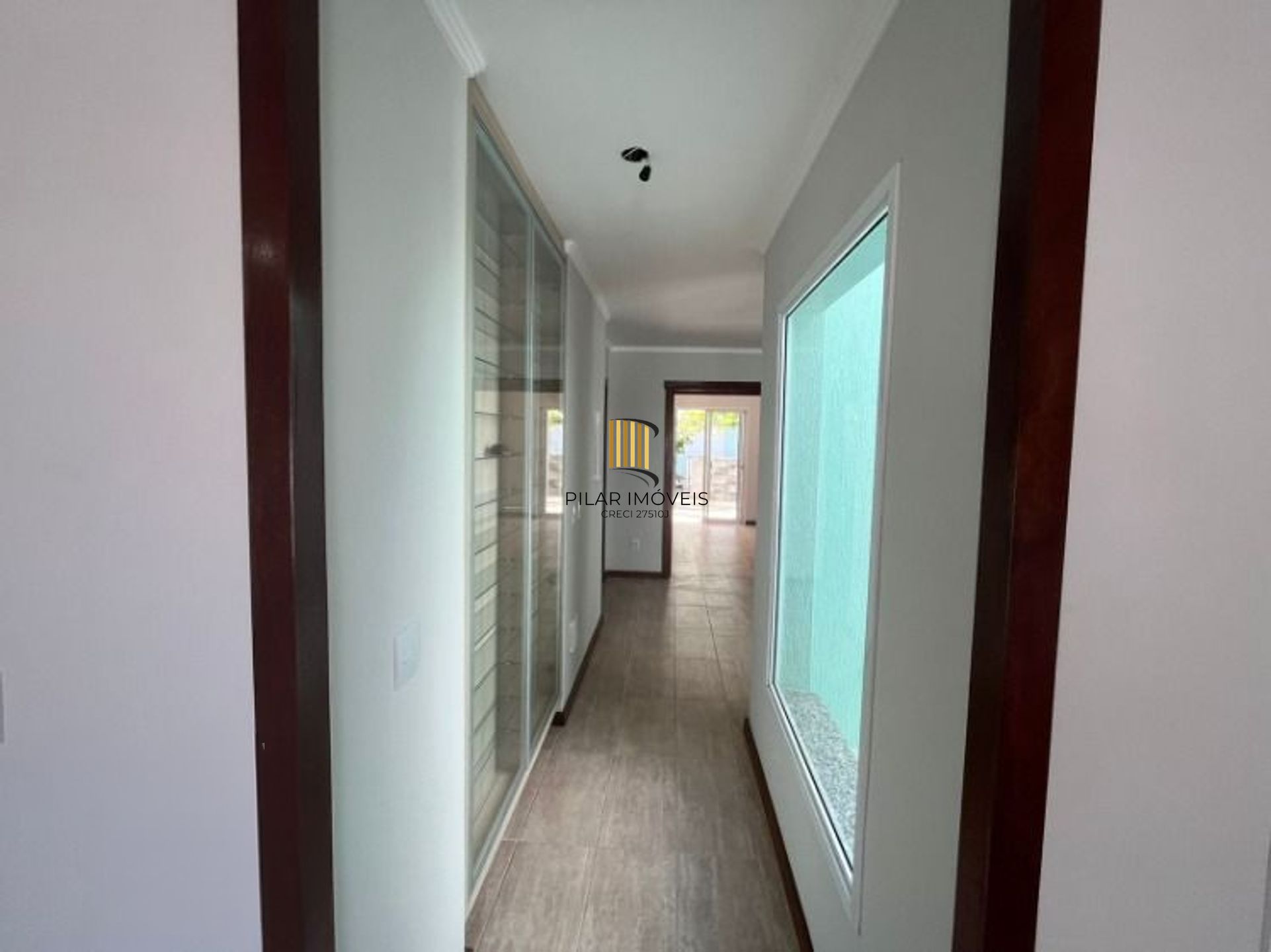 Casa de 2 dormitórios e 2 vagas de garagem em Canoas.