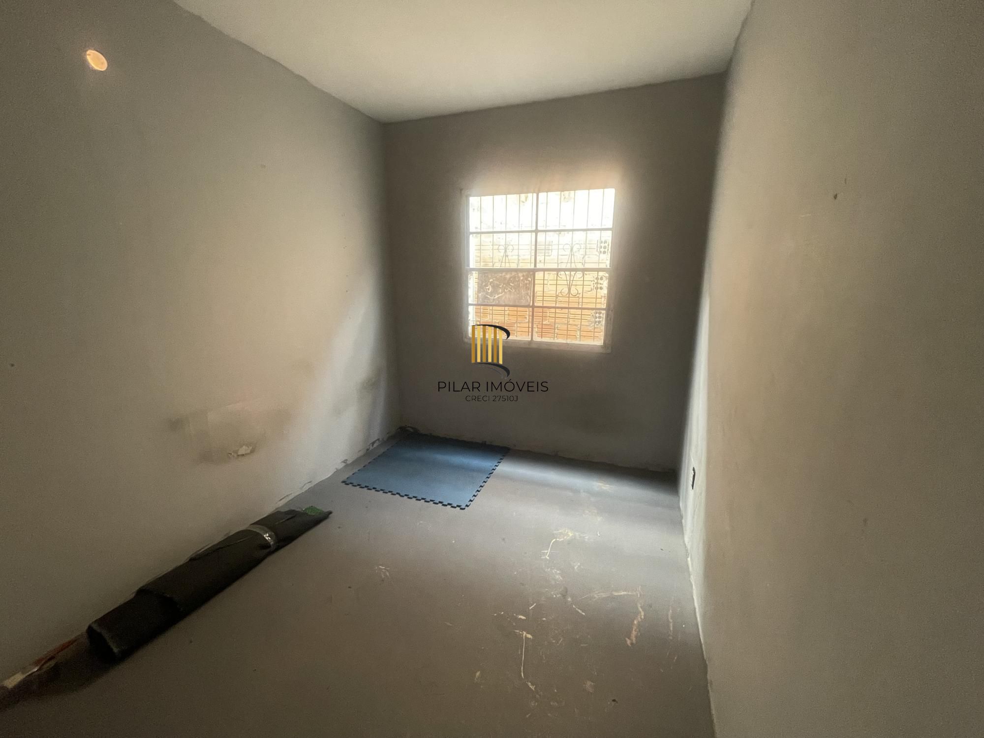 Apartamento Garden 48m² Bairro Maria Regina Térreo com pequeno pátio Alvorada